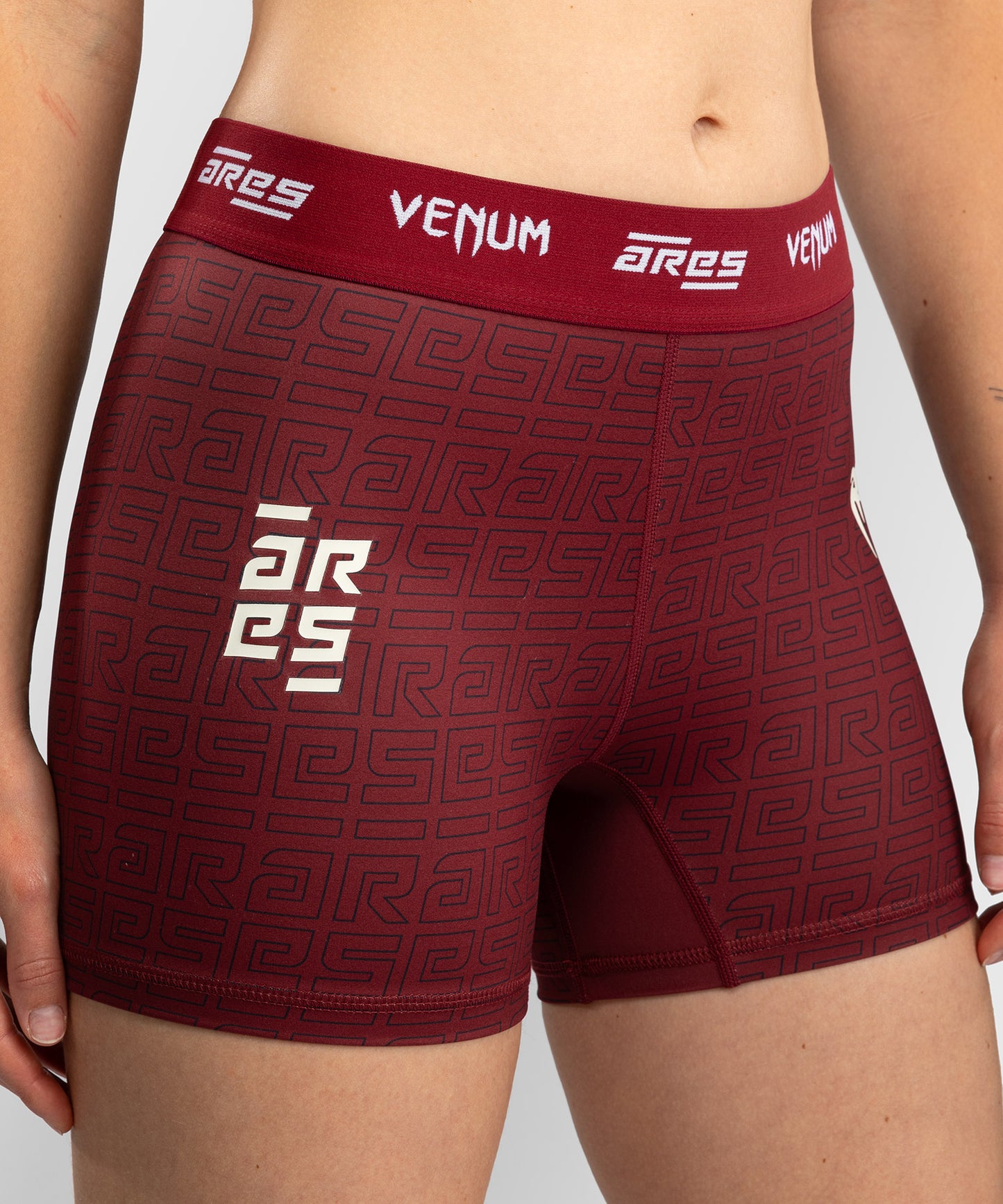 Venum x Ares Damen Vale Tudo Shorts - Burgunder
