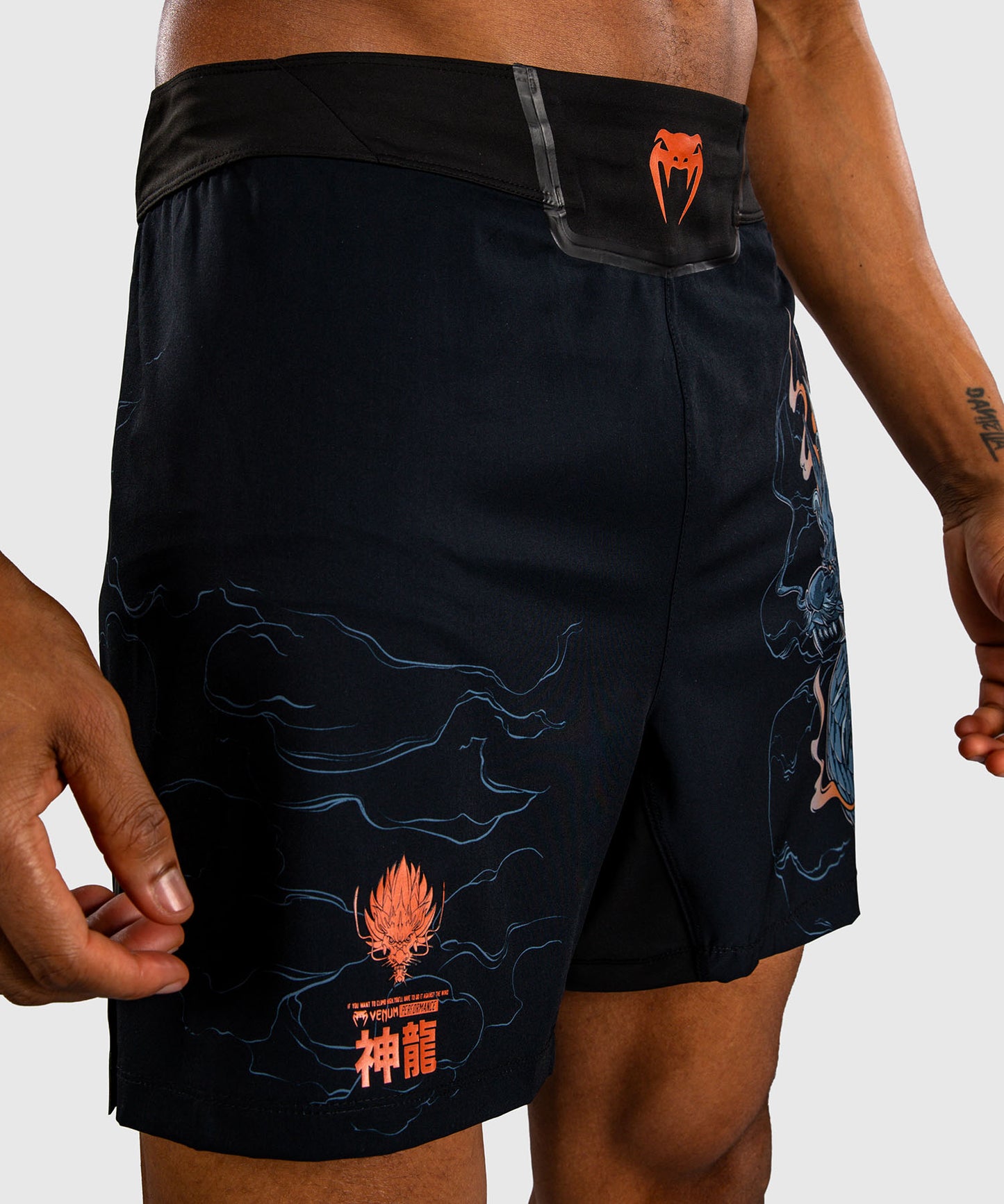 Venum Thunder Dragon Pantaloncini da Combattimento – Nero/Grigio/Rame