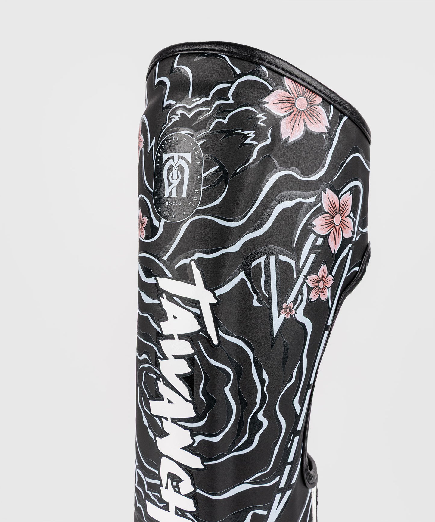 Venum x Tawanchay Shinguards Black/White