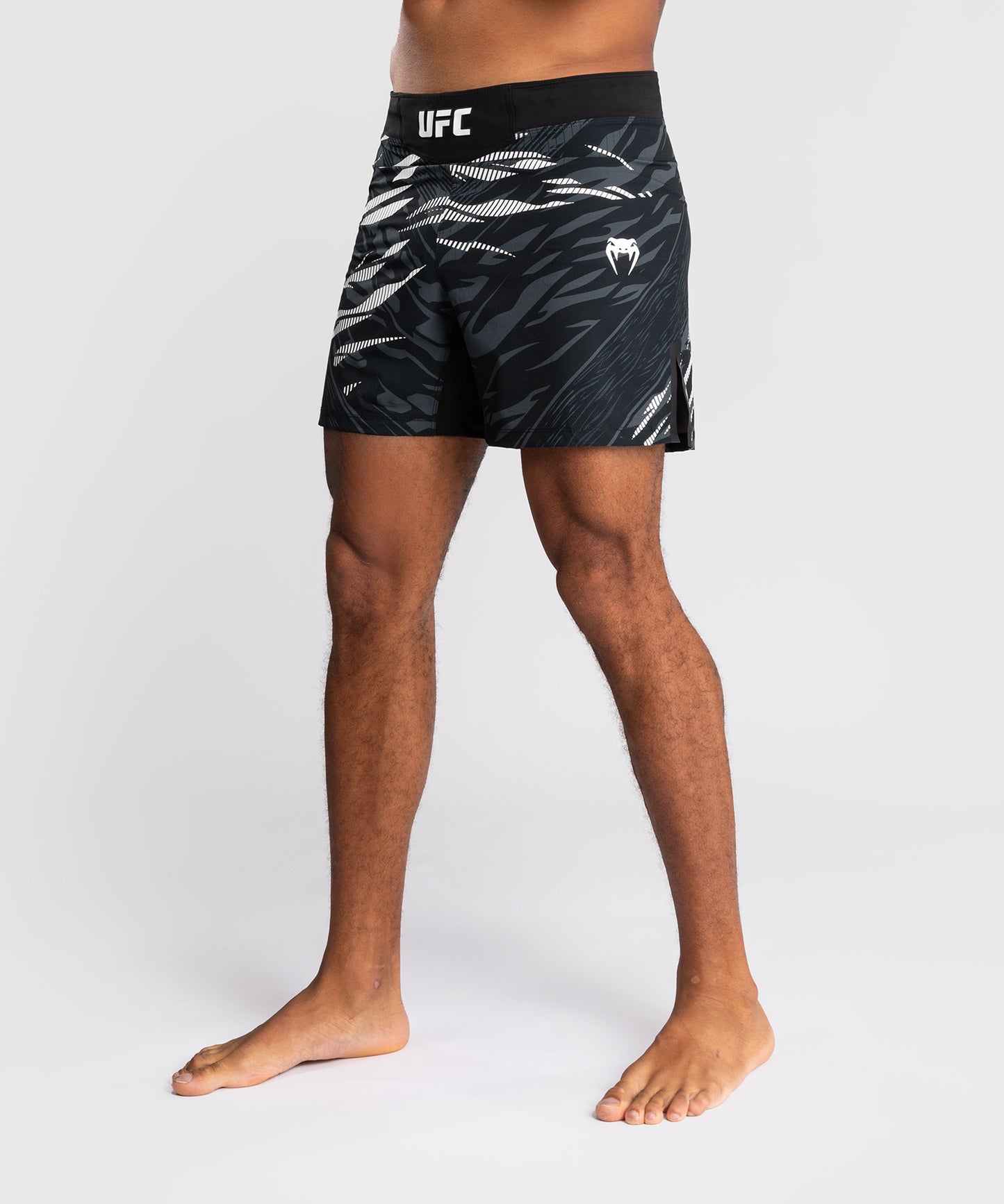 UFC Fusion by Venum Authentic Fight Night Herren Fight Short - Short Fit - Schwarz