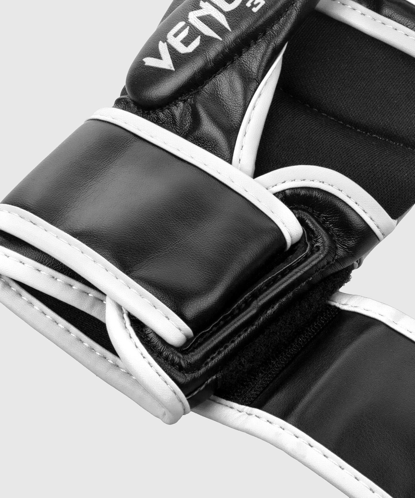 Venum Challenger 3.0 MMA-Sparring-Handschuhe - Schwarz/Weiß