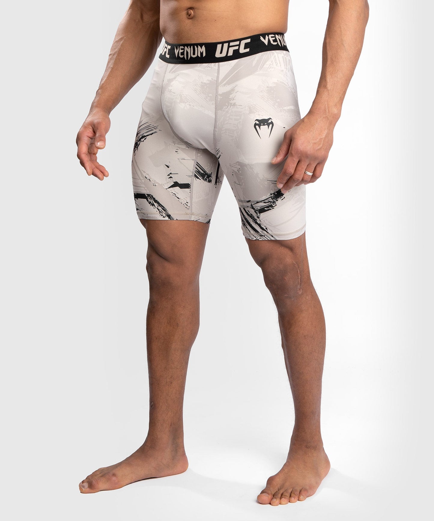 Venum Authentic Fight Week 2.0 UFC Kompressionsshorts - Schwarz/Sand