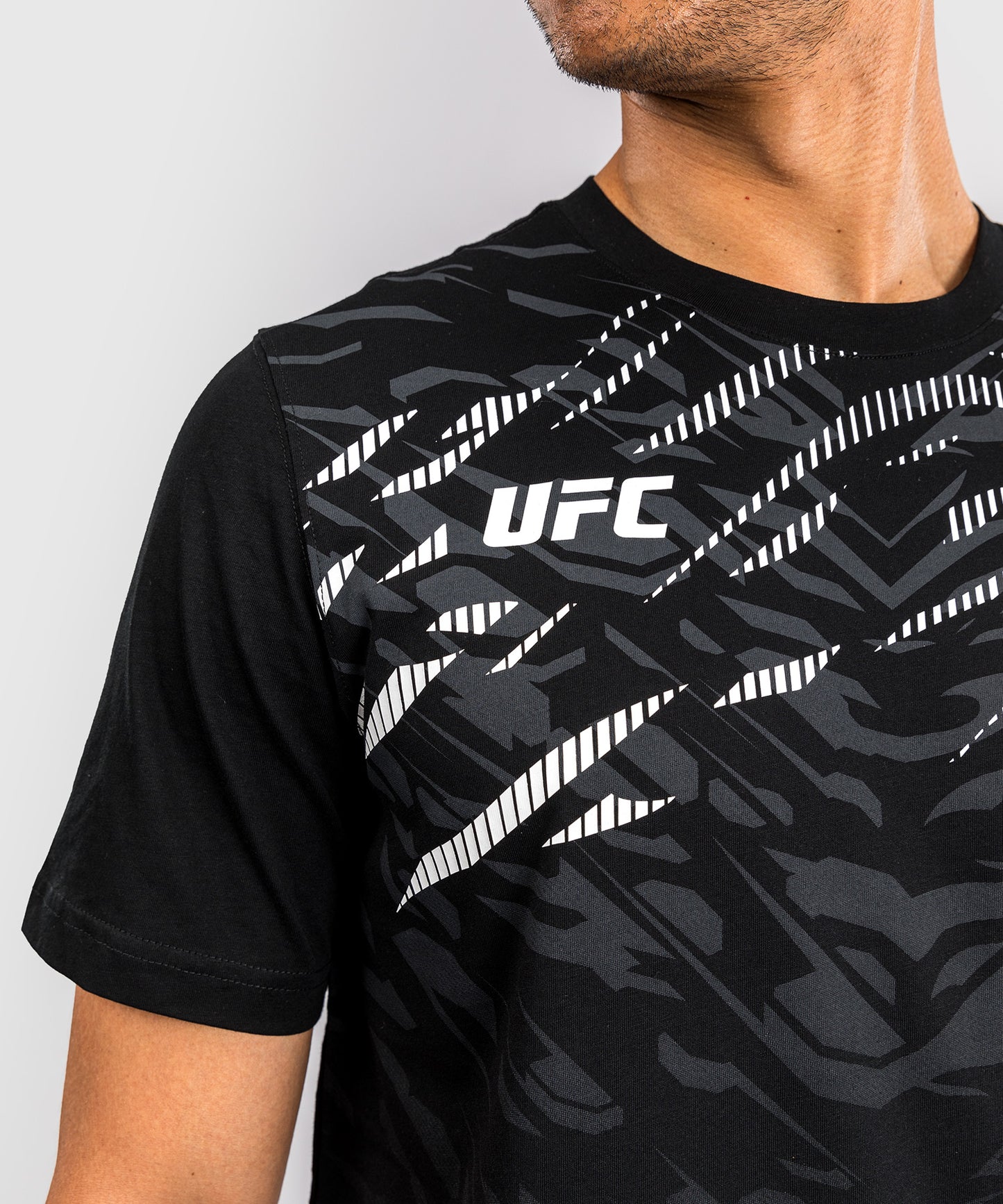 UFC Fusion by Venum Replica Herren Kurzarm T-Shirt - Schwarz