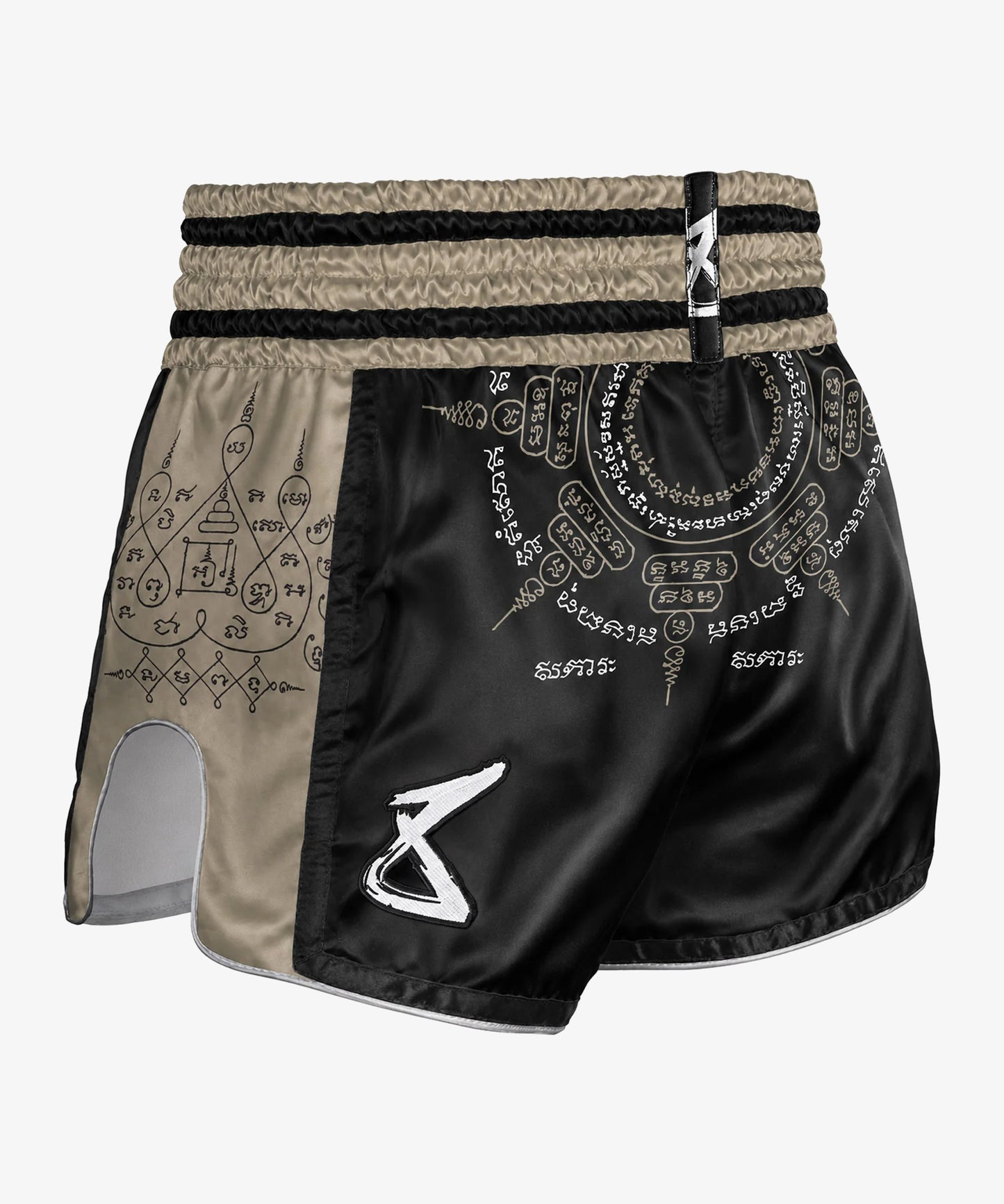 8 Weapons 8 Ways Yant 2.0 Muay Thai Shorts - Schwarz/Sand