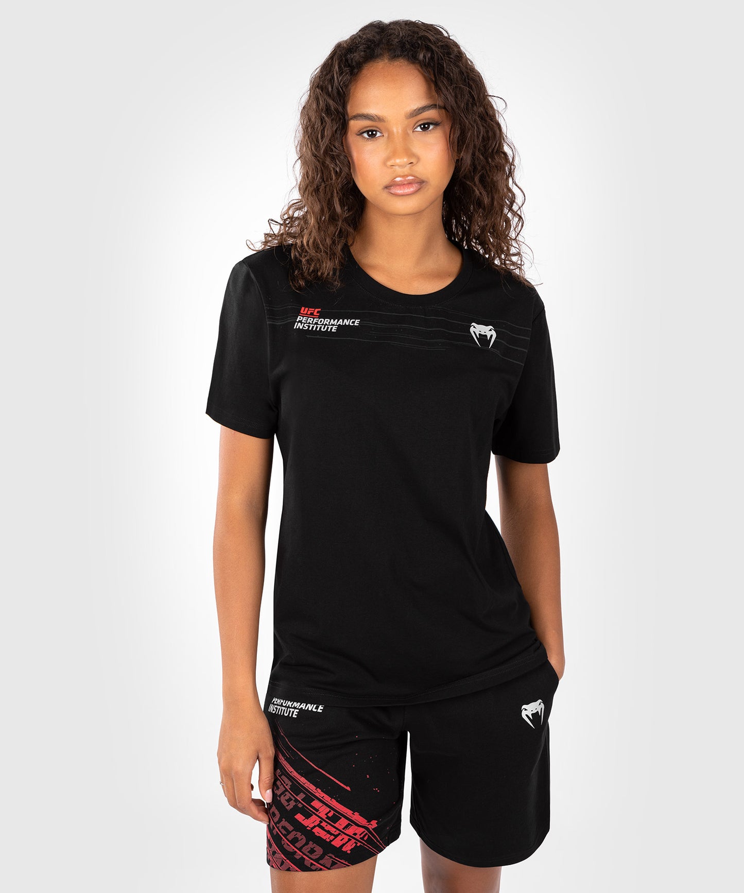 UFC Venum Performance Institute 2.0 Camiseta de mujer - Negra/Roja