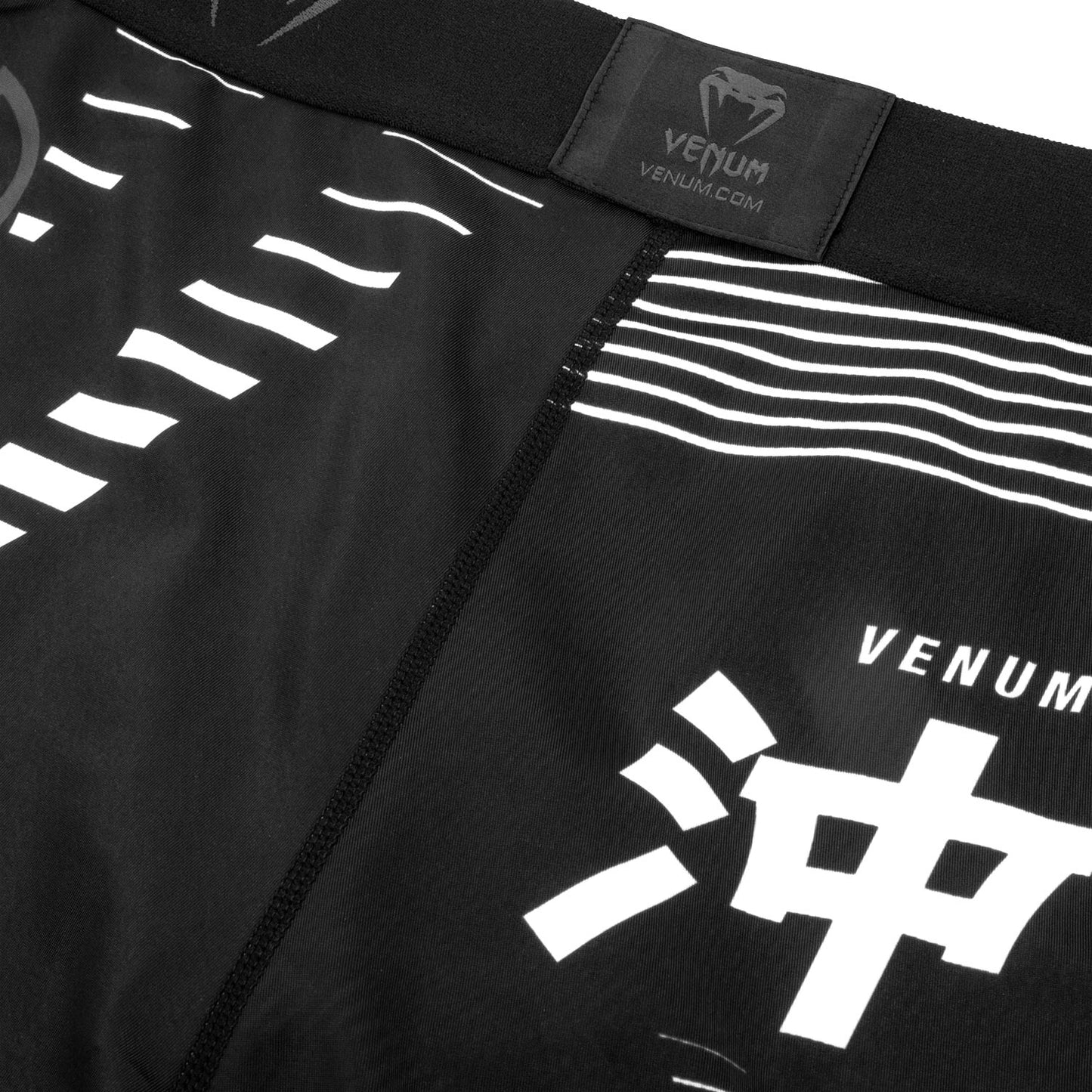Short de compression Venum Okinawa 2.0 - Noir/Blanc