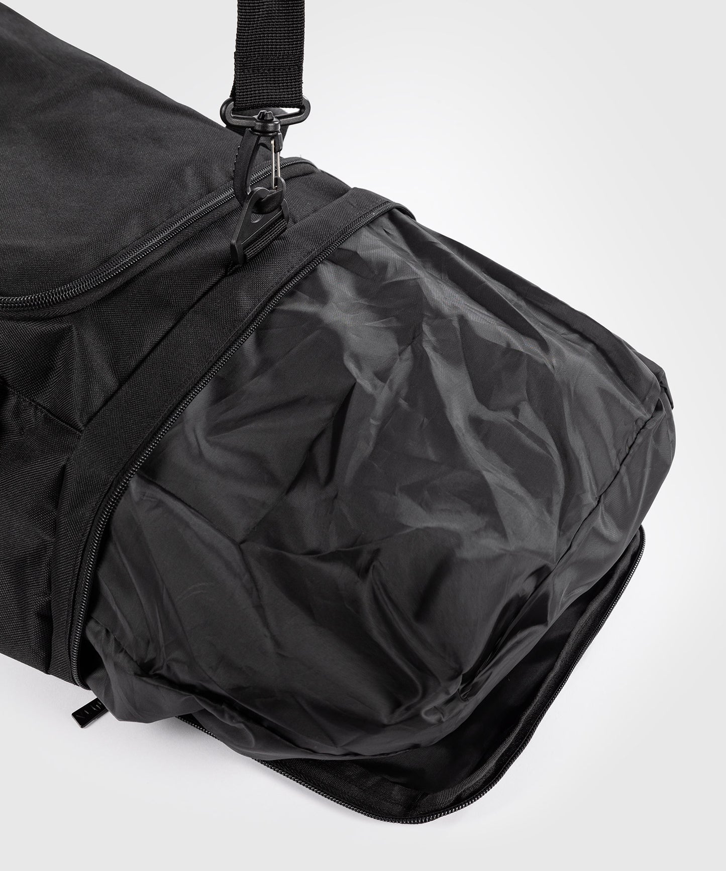 Venum Essential Sporttasche (26L) - Schwarz