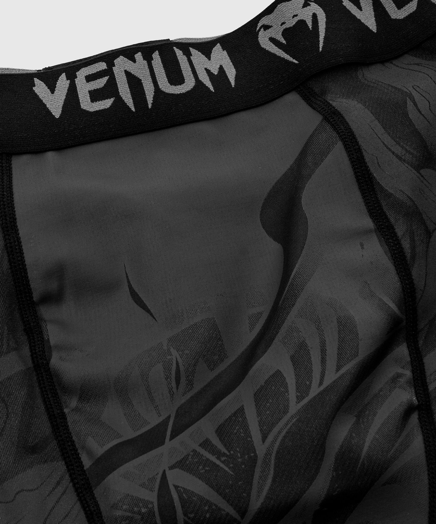 Venum Devil Vale Tudo Shorts - Schwarz/Schwarz