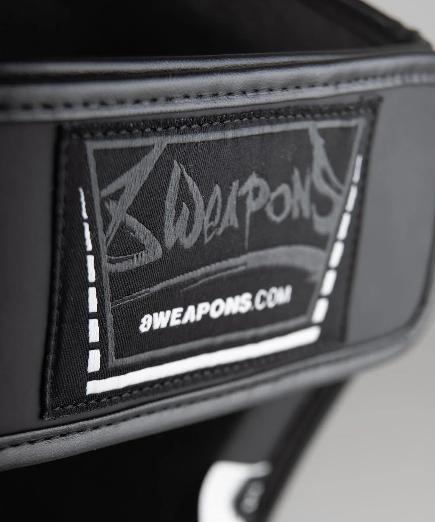 8 Weapons Shift Schienbeinschoner - Schwarz/Schwarz