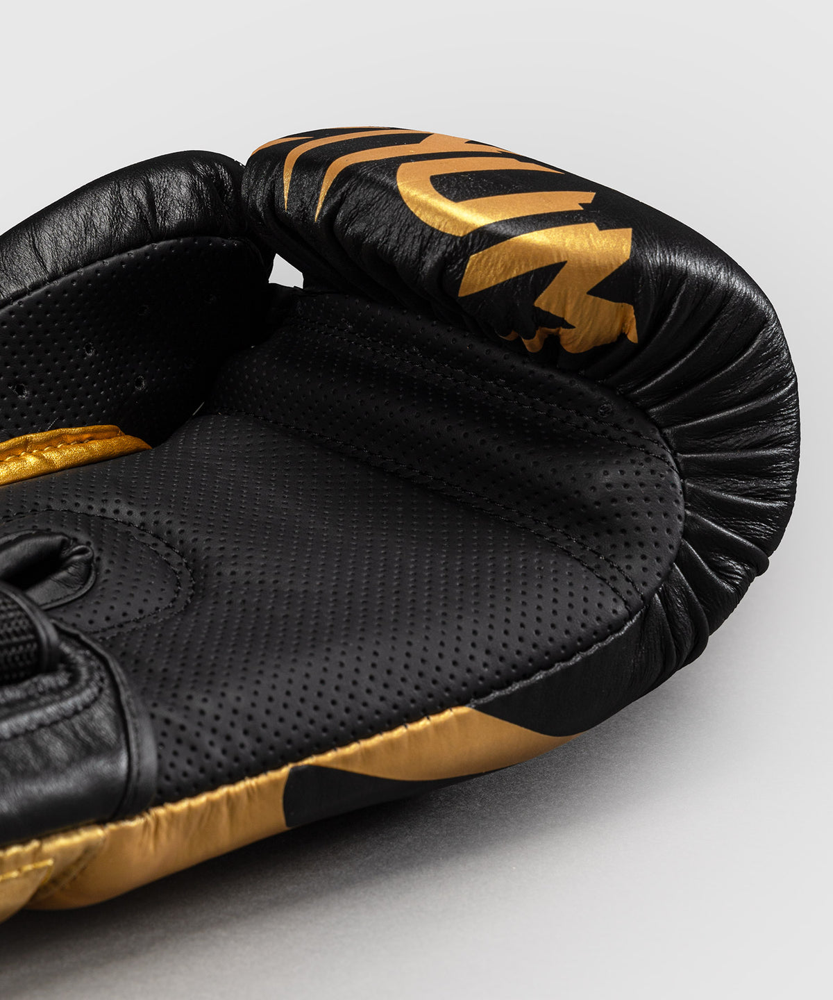 Gants de Boxe Venum Reverso – Noir/Or