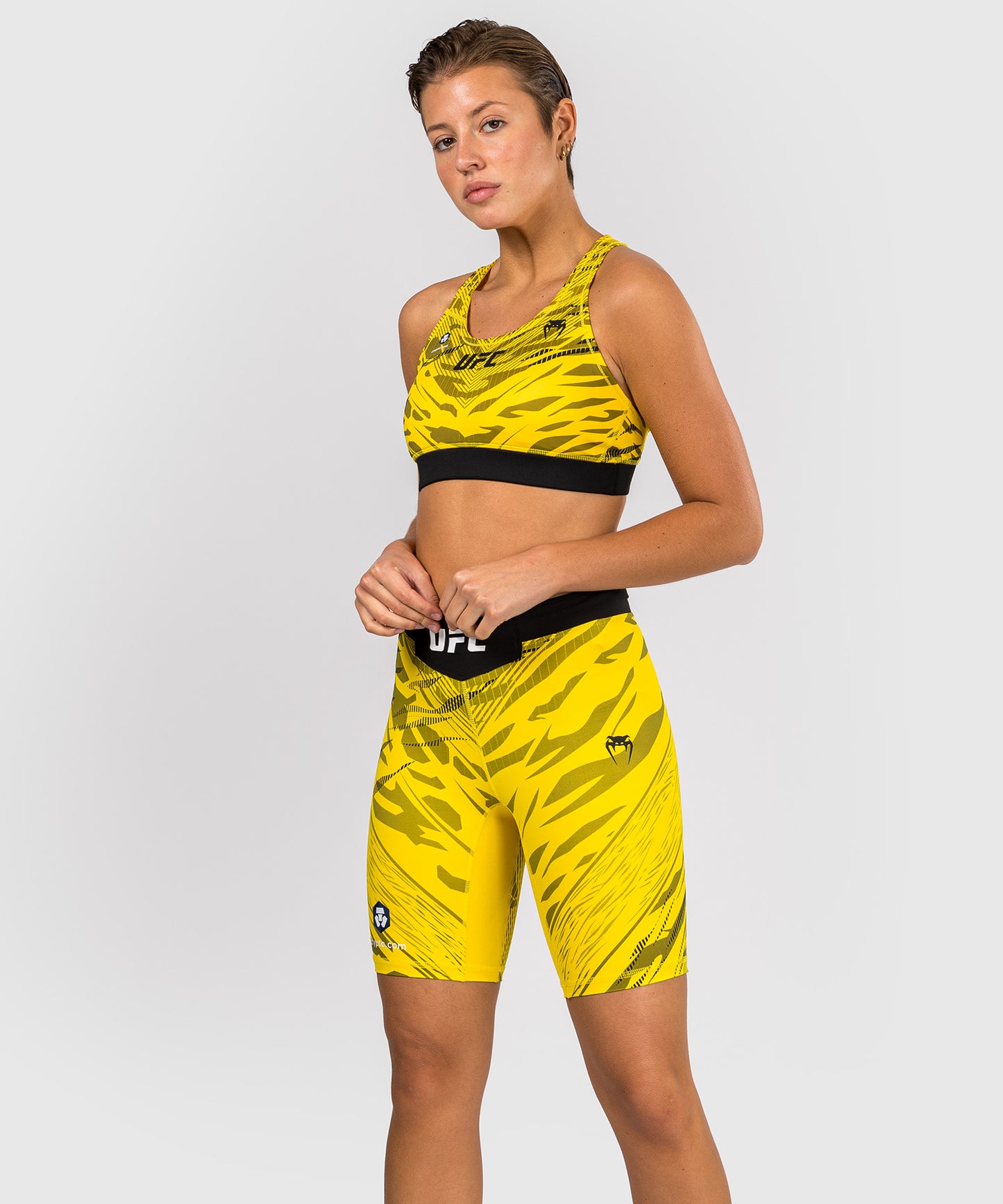 UFC Fusion by Venum Authentic Fight Night Vale Tudo Shorts para Mujer - Ajuste Largo - Amarillo