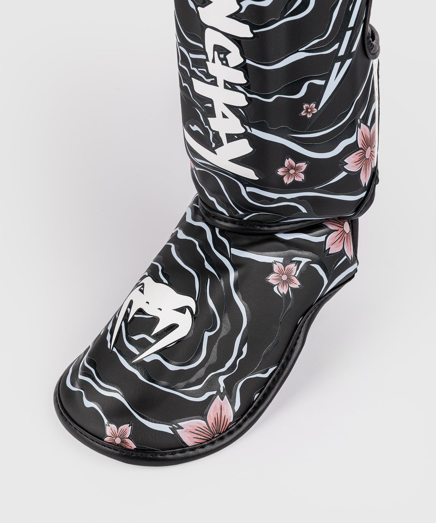 Venum x Tawanchay Shinguards Black/White