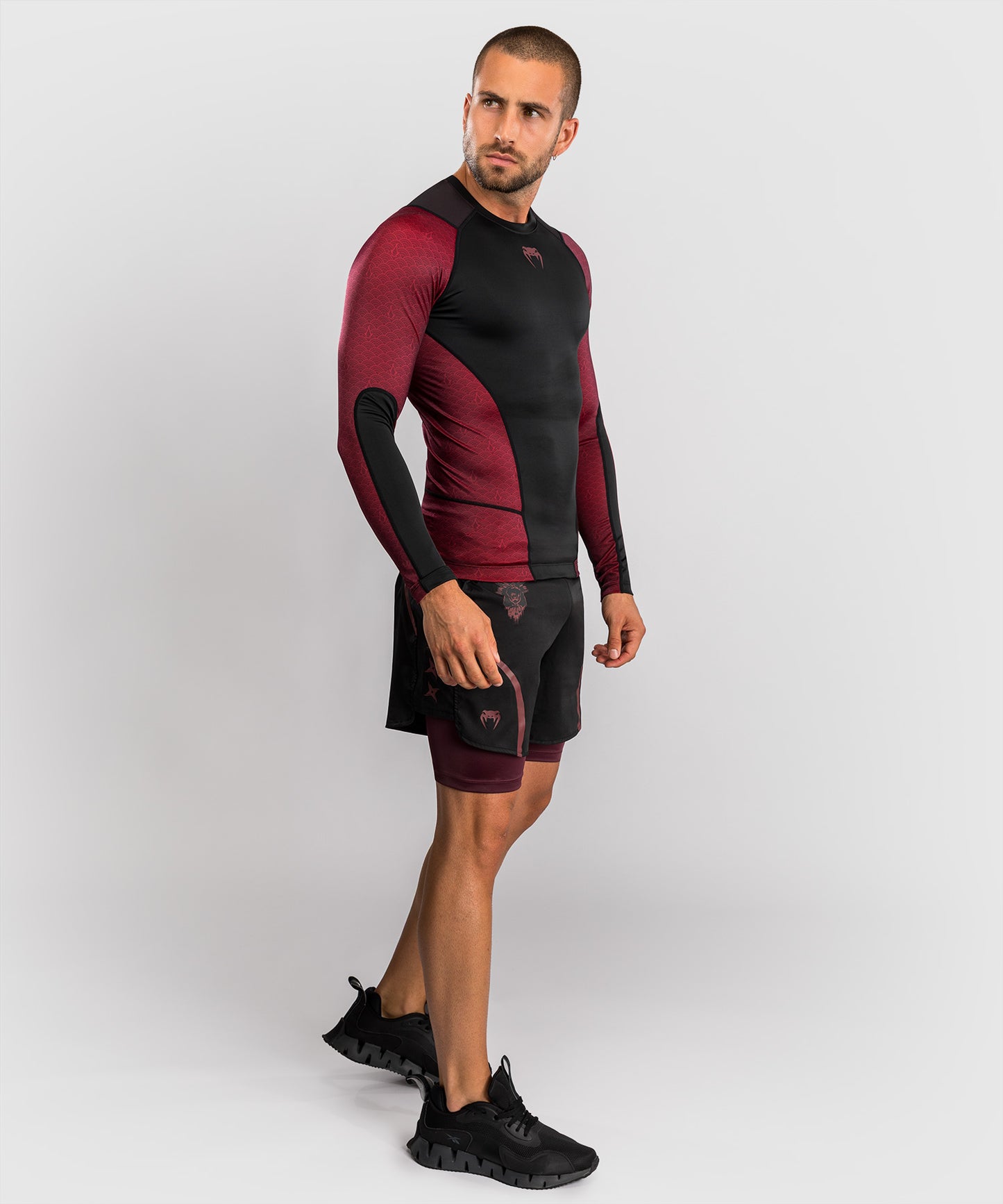 Venum x Assassin’s Creed Shadows Herren Langarm Rashguard - Burgunder/Schwarz