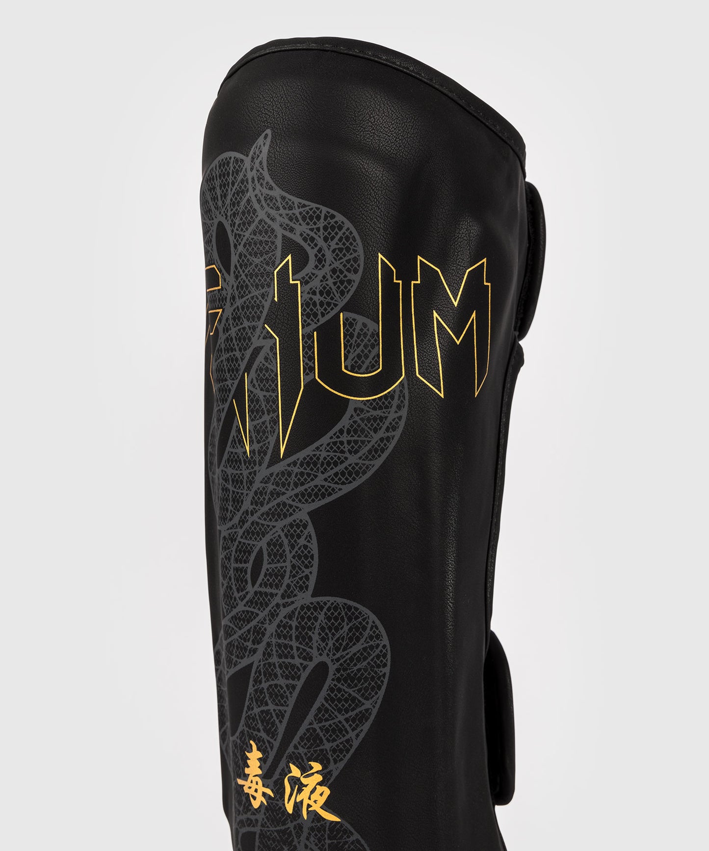 Venum Serpenti Paratibie – Nero/Argento/Oro