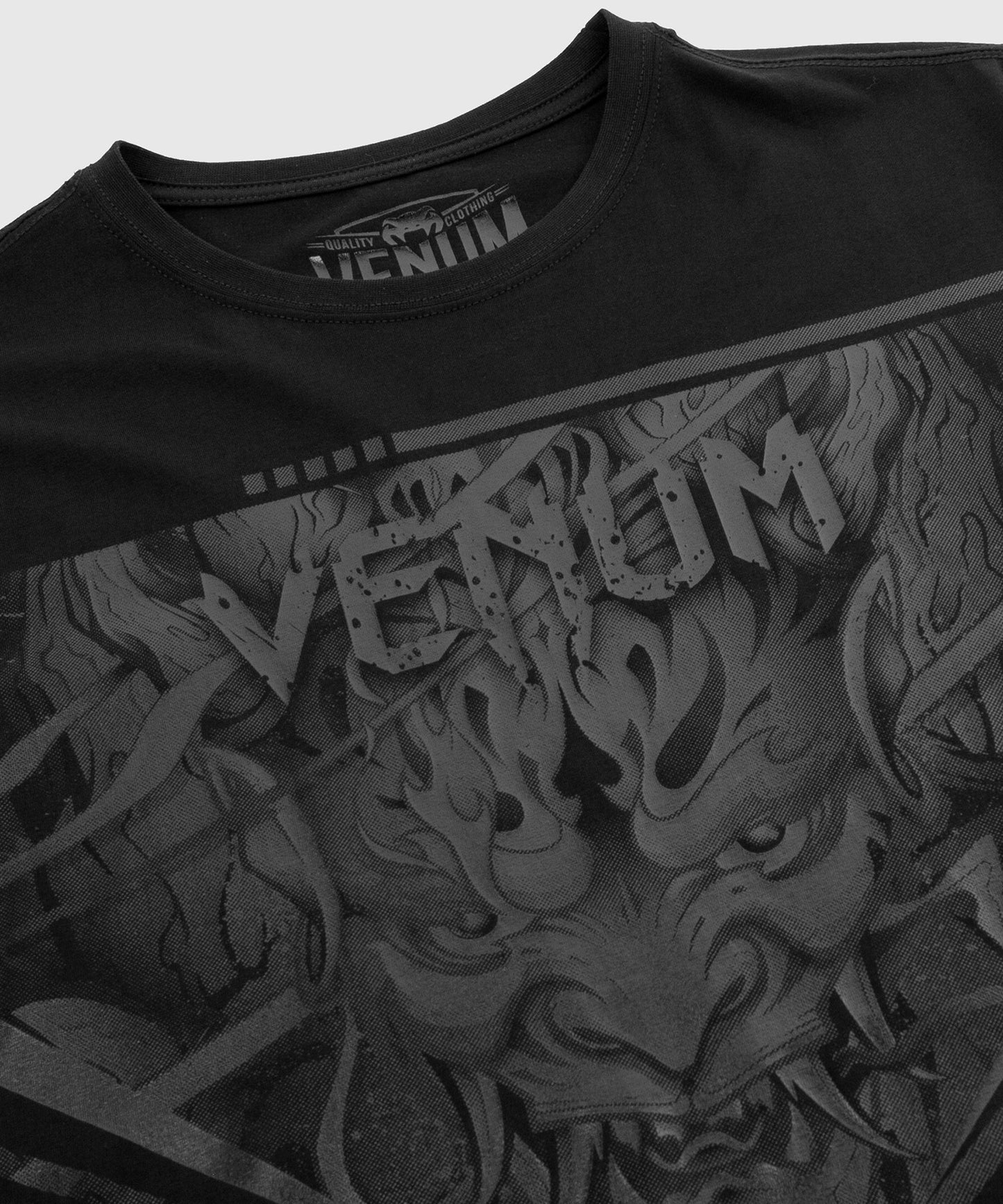 Camiseta Venum Gladiator – Negro/Negro