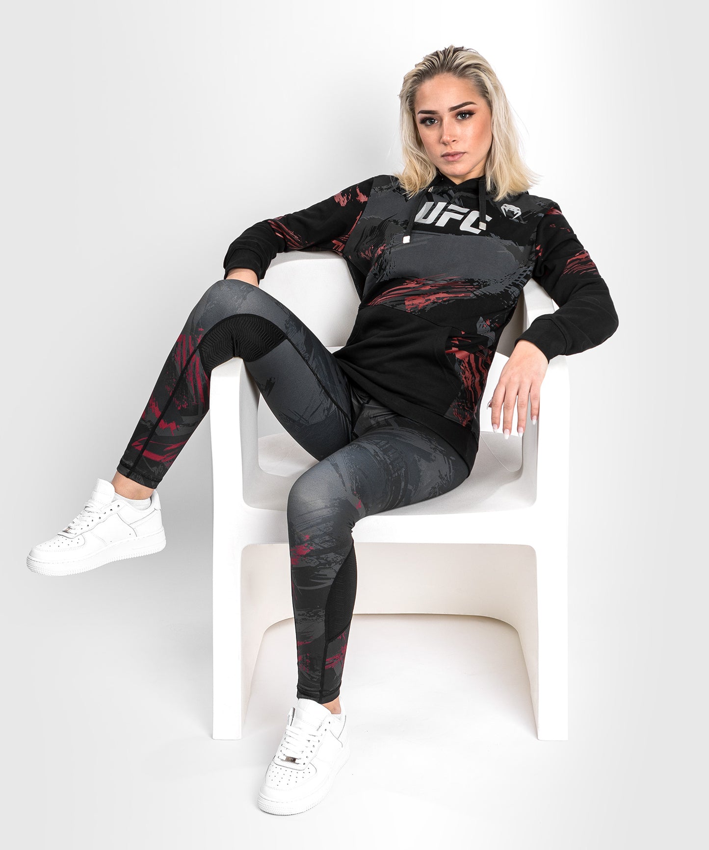 Sweatshirt à capuche pour Femmes UFC Venum Authentic Fight Week 2.0 - Noir/Rouge