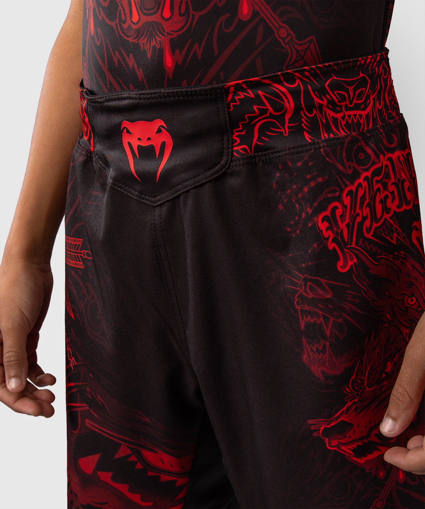 Venum Wolf Atak Pantaloncini da Combattimento Per Bambini – Nero/Rosso