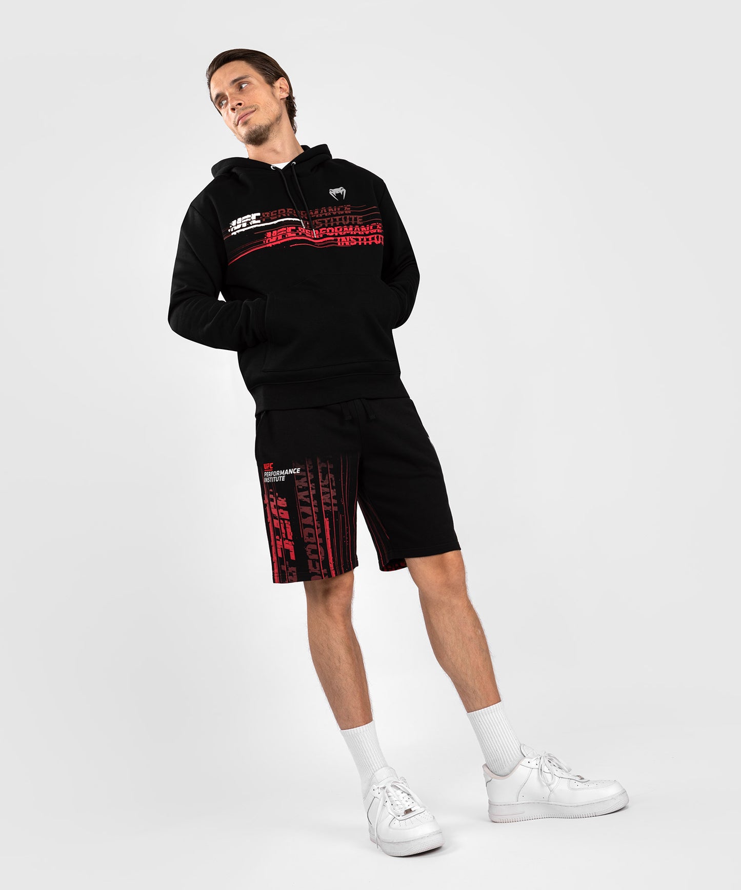 UFC Venum Performance Institute 2.0 Felpa con Cappuccio da Uomo - Nero/Rosso