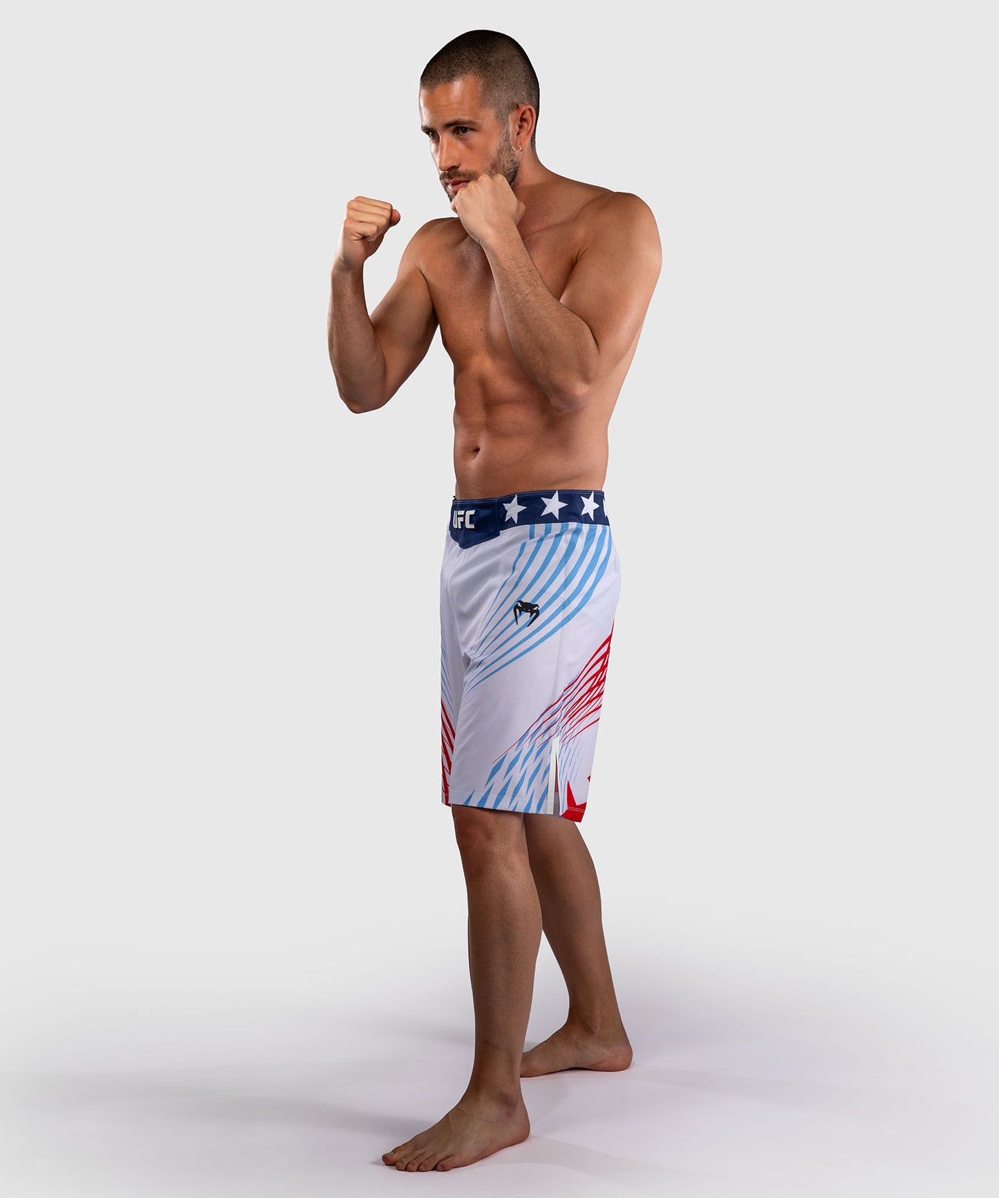 Official UFC Freedom 250 by Venum Authentic Fight Night Fight Shorts im Long Fit für Herren - Weiß