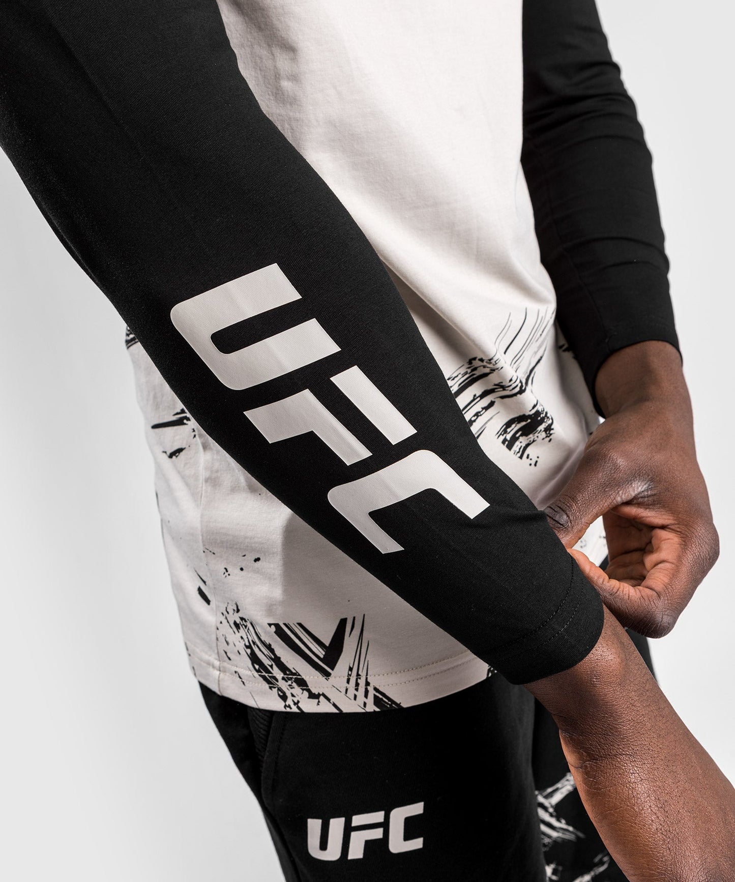 Venum Authentic Fight Week 2.0 UFC T-Shirt - Langarm - Sand