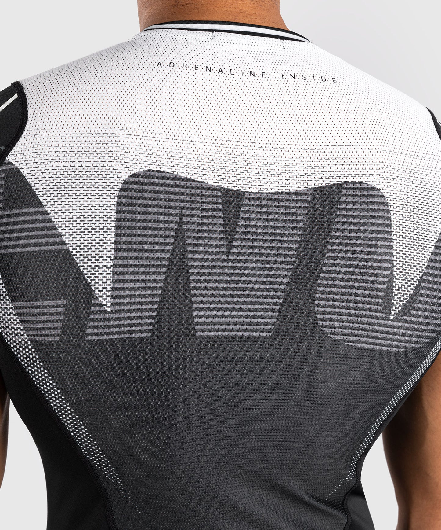 Rashguard Manches Courtes Venum Adrenaline – Noir/Gris Argenté