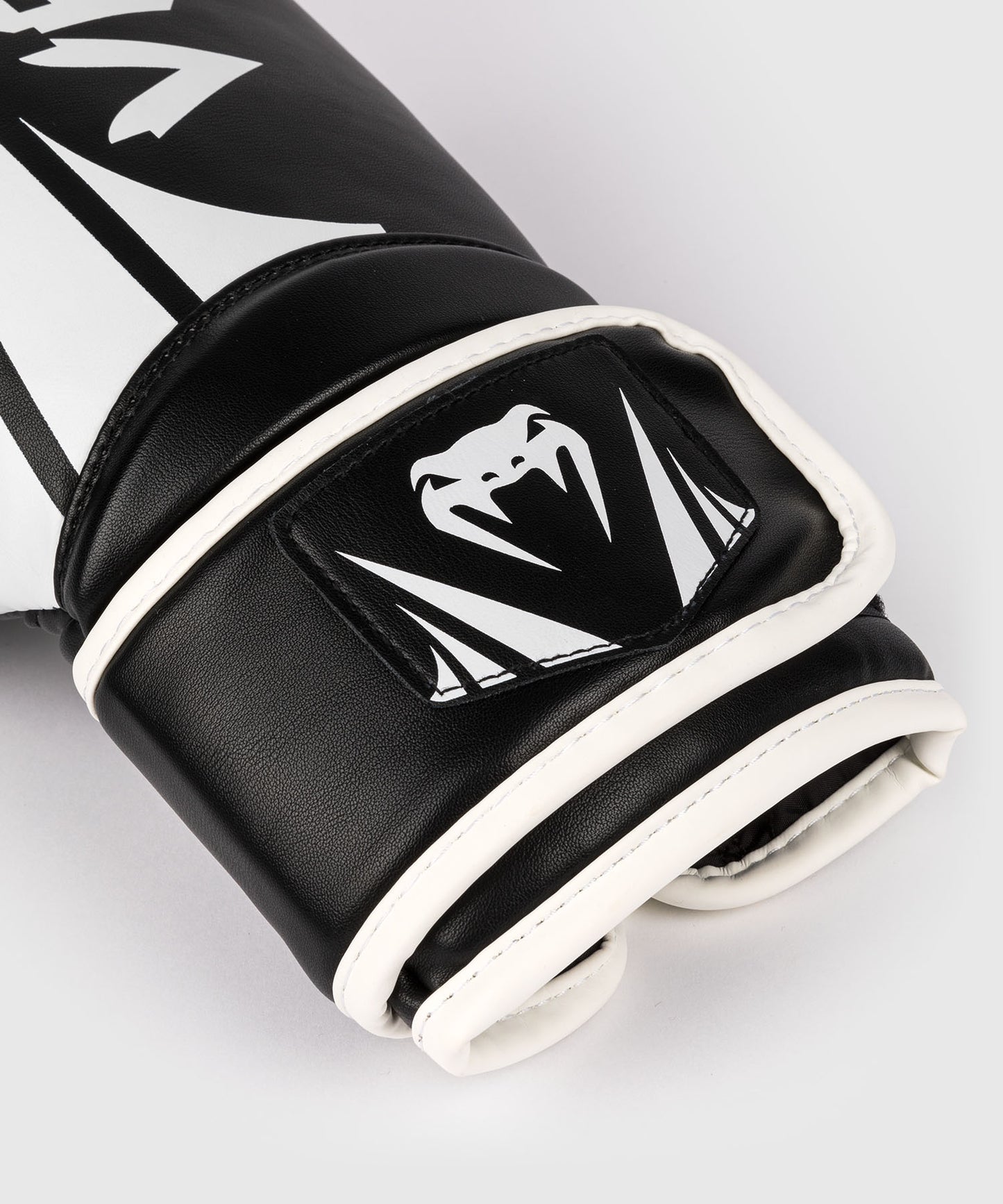 Venum Challenger 2.5 Boxhandschuhe – Schwarz/Weiß