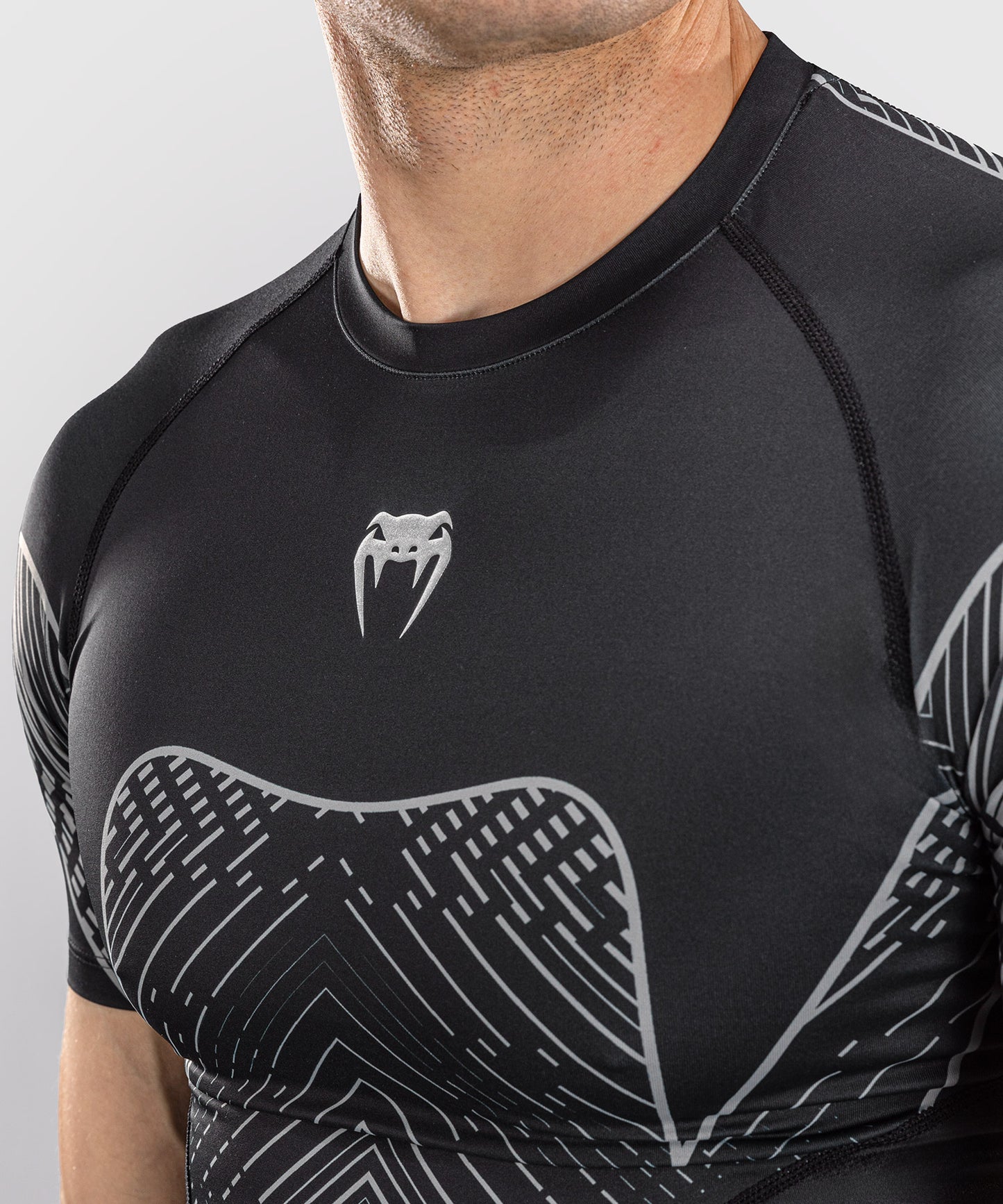 Rashguard à Manches Courtes Venum Midnight Fury – Noir/Gris/Argent
