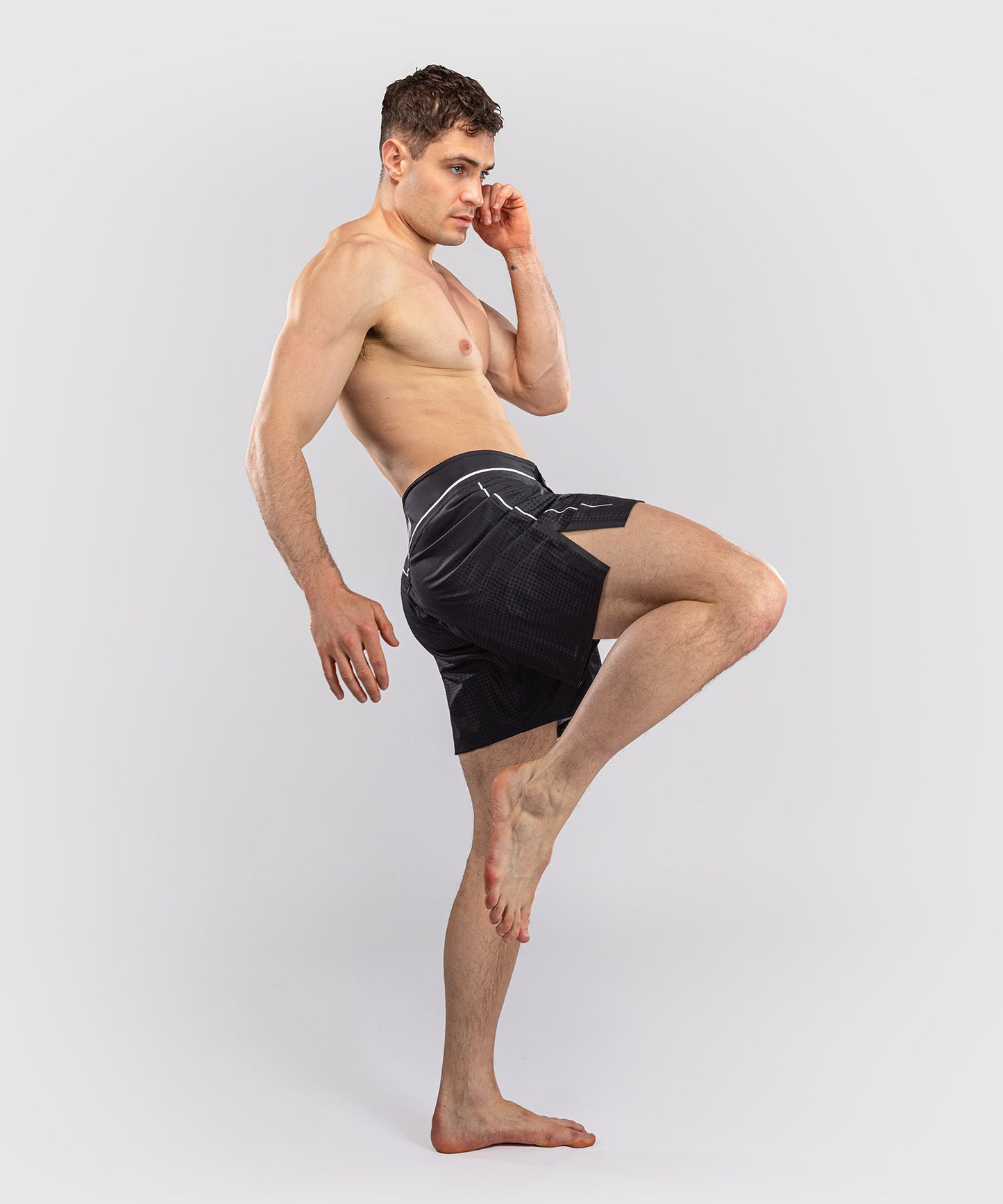 Venum Stealth Pantaloncini da Combattimento – Nero/Bianco