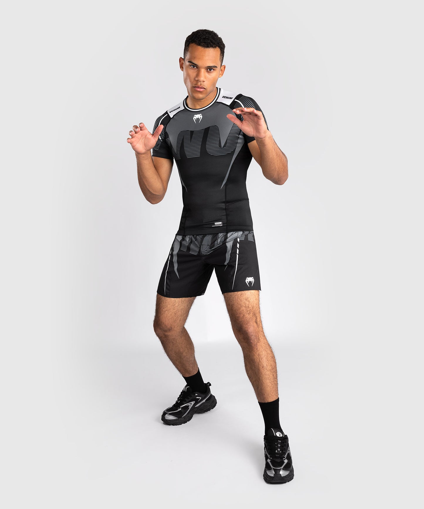 Rashguard Manches Courtes Venum Adrenaline – Noir/Gris Argenté