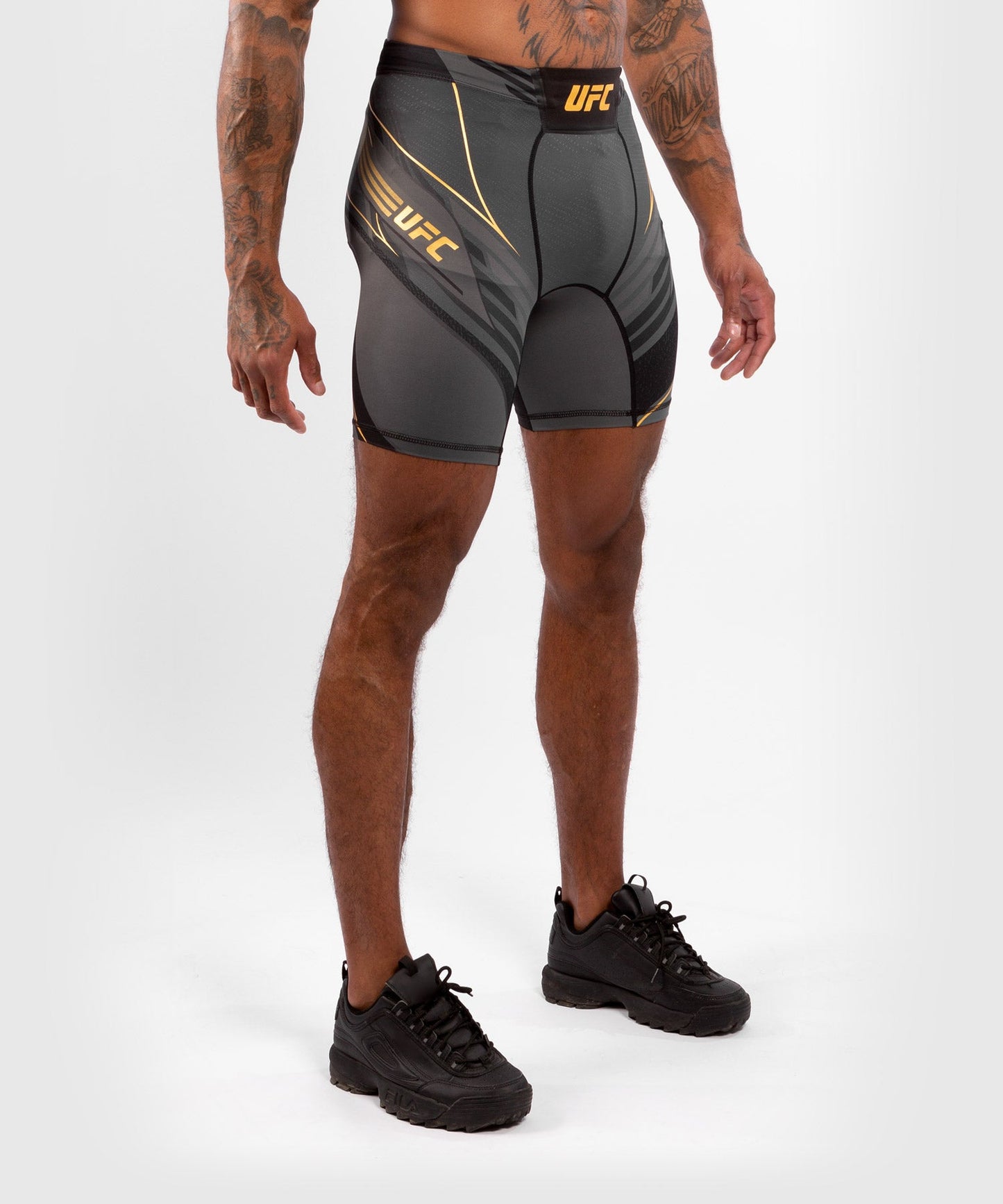 UFC Herren Kompressionsshorts Venum Authentic Fight Night - Lang geschnitten -. Champion