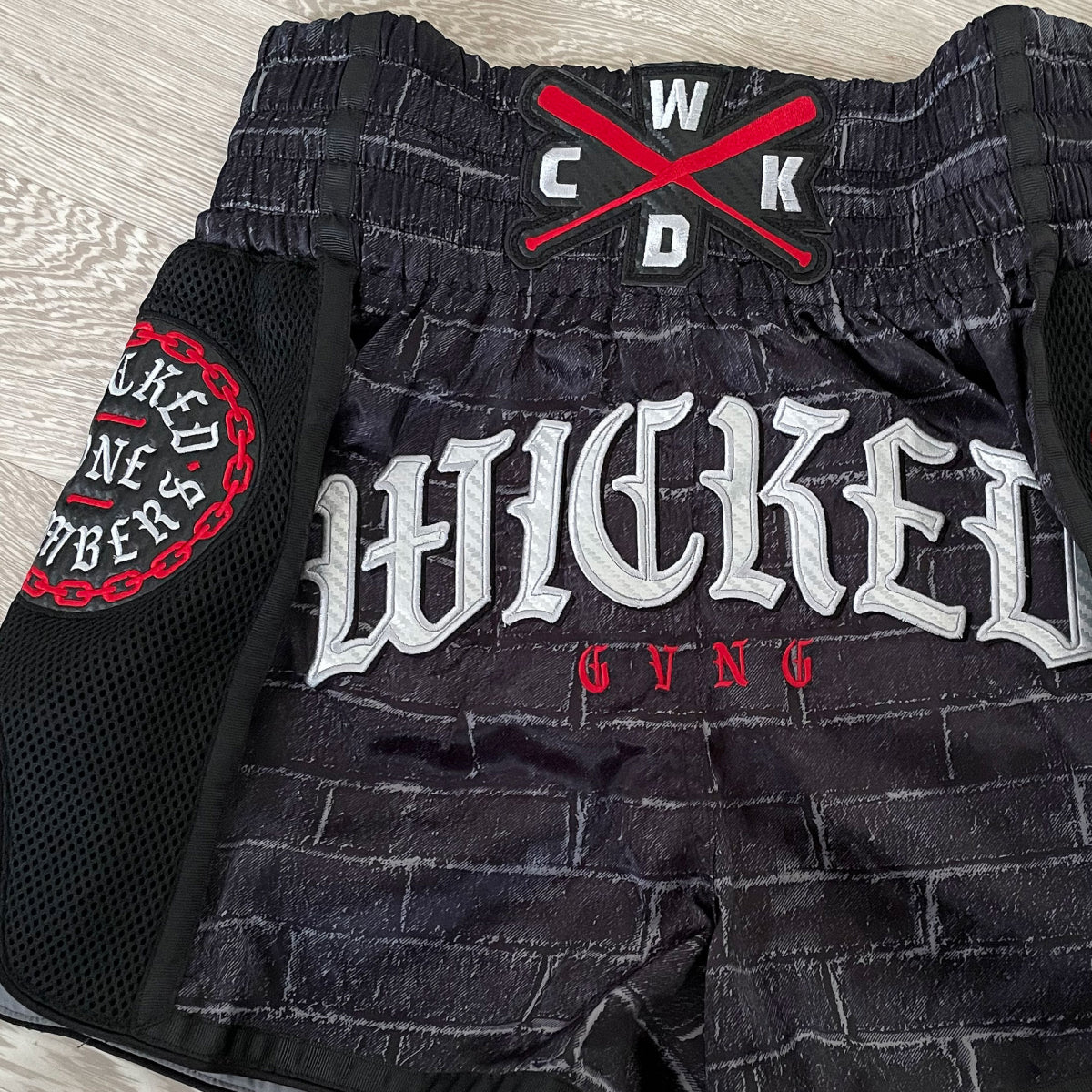 Wicked One BROTHERHOOD Pantalones de Muay Thai - Negro