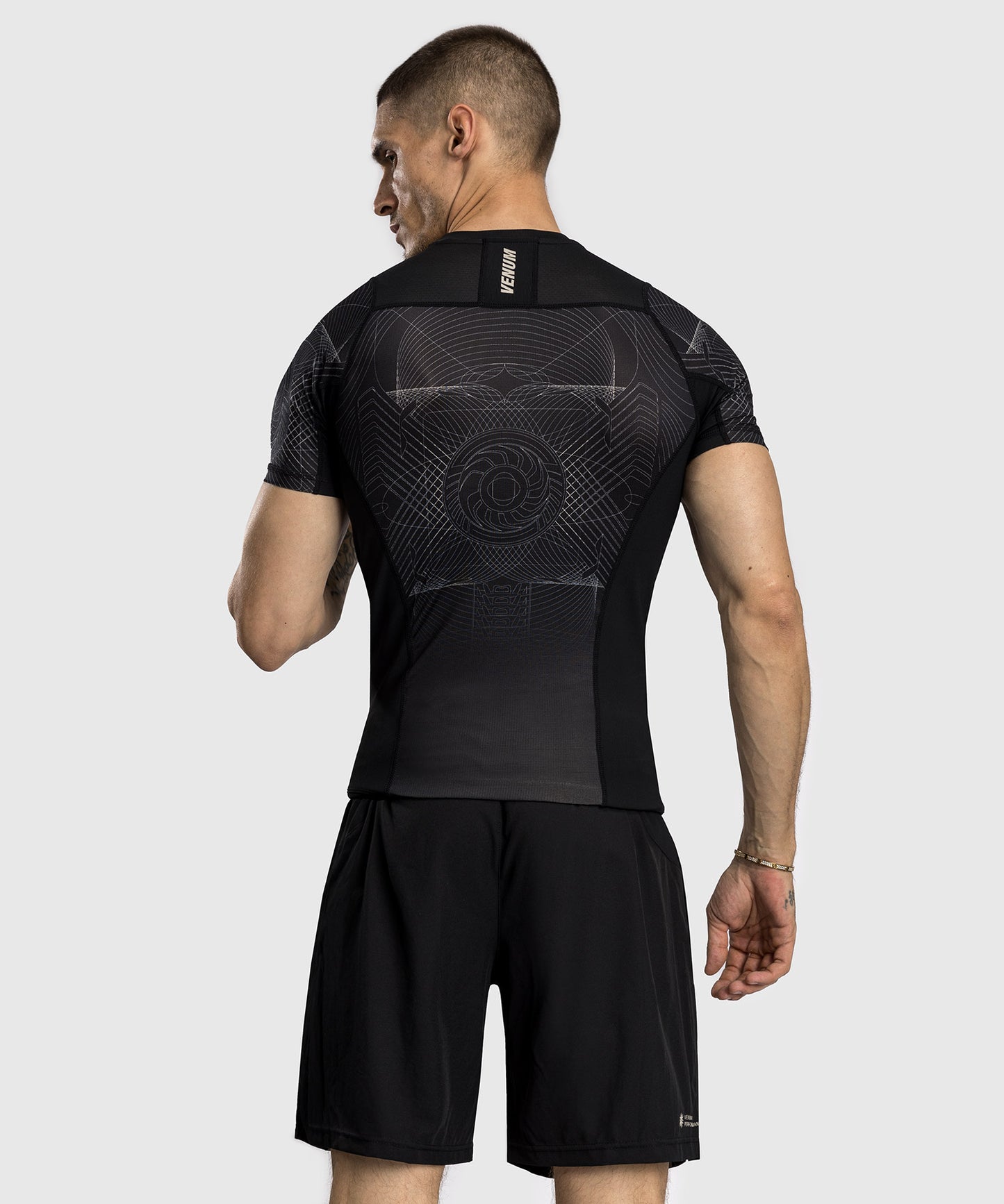 Venum G-Fit Air Rashguard a maniche Corte - Nero Profondo/Sabbia Del Deserto