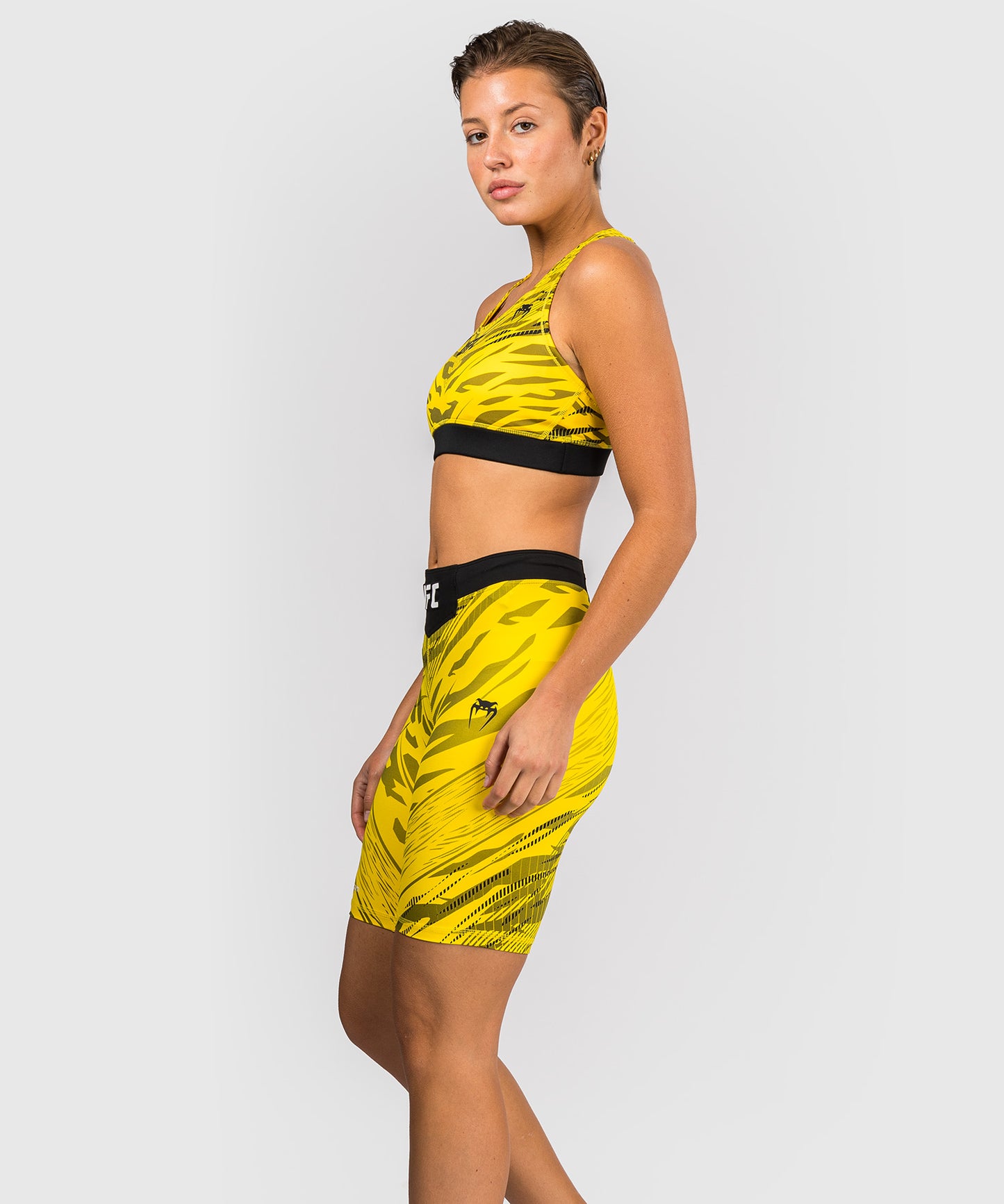 UFC Fusion by Venum Authentic Fight Night Vale Tudo Shorts para Mujer - Ajuste Largo - Amarillo