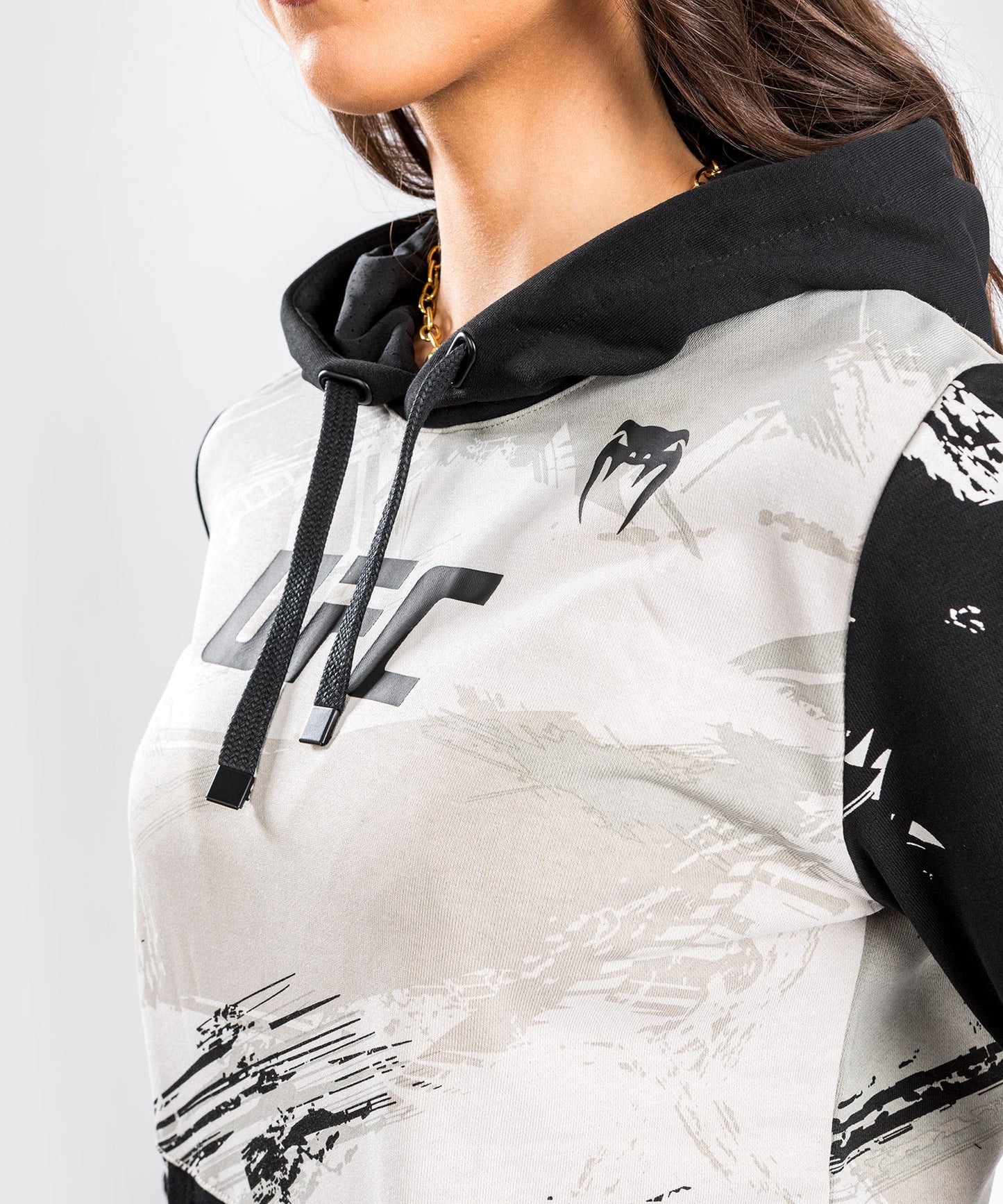 Sweatshirt à capuche pour Femmes UFC Venum Authentic Fight Week 2.0 - Sable/Noir