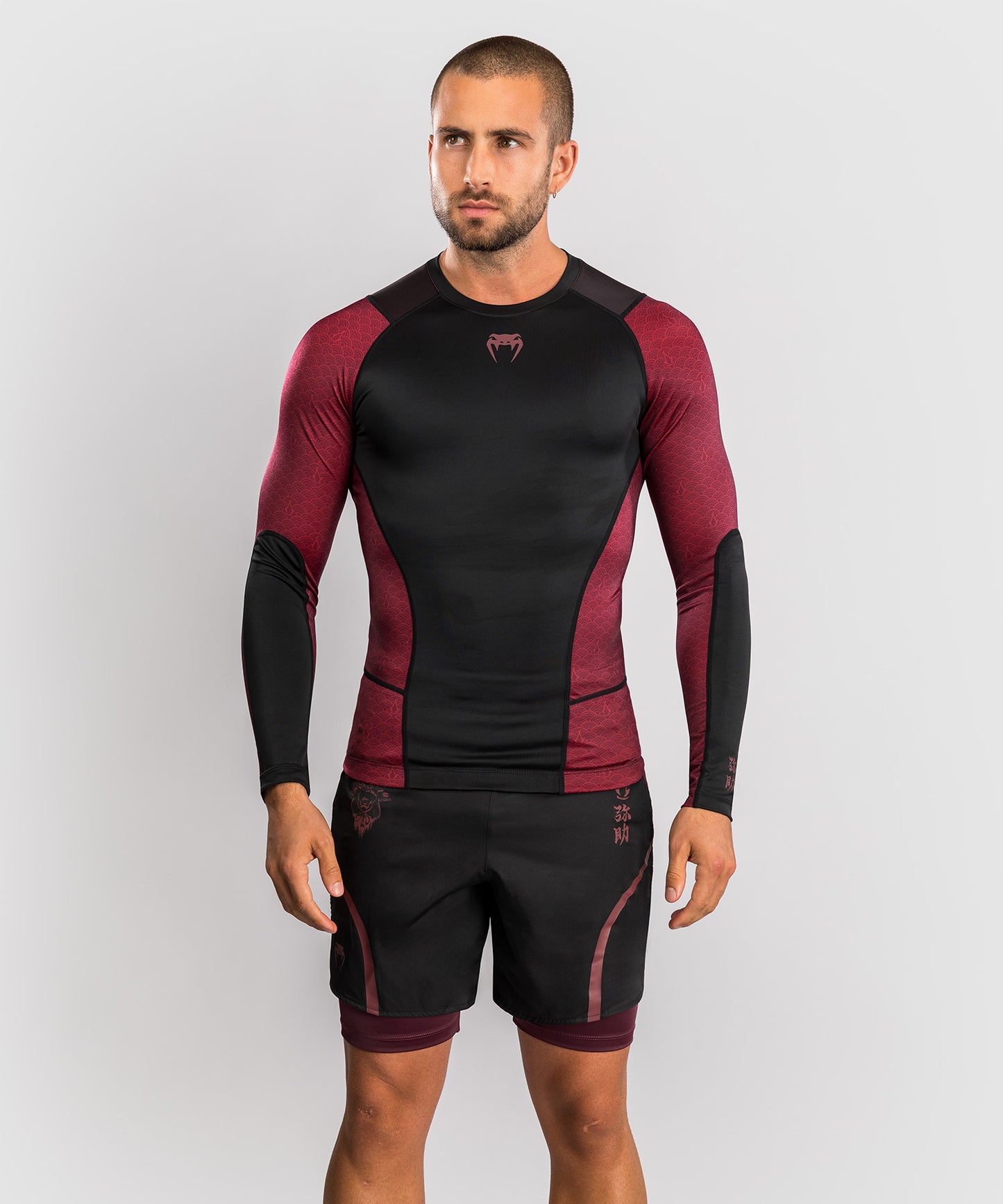 Venum x Assassin’s Creed Shadows Herren Langarm Rashguard - Burgunder/Schwarz