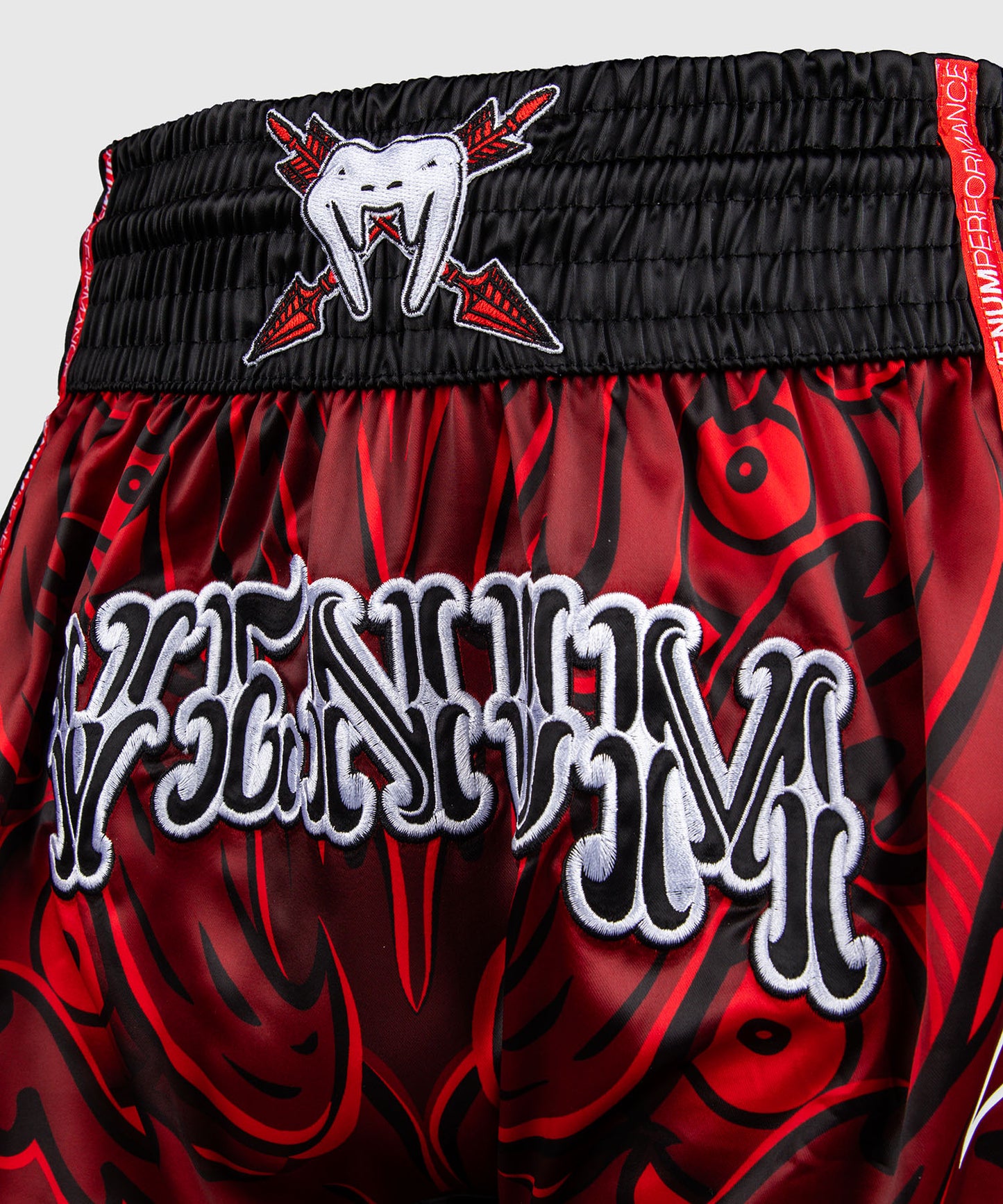Venum Wolf Atak Pantaloncini Muay Thaï – Nero/Rosso