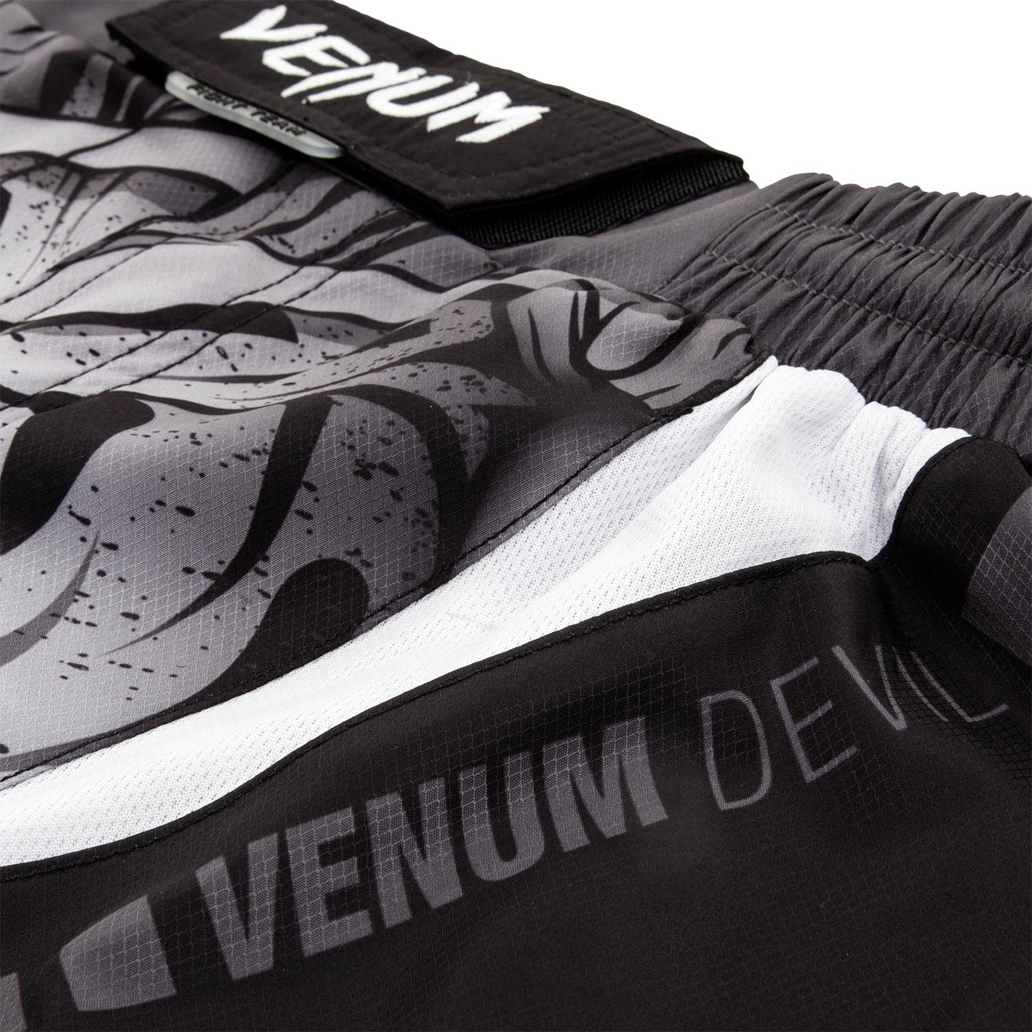Fightshort court Venum Devil - Blanc/Noir
