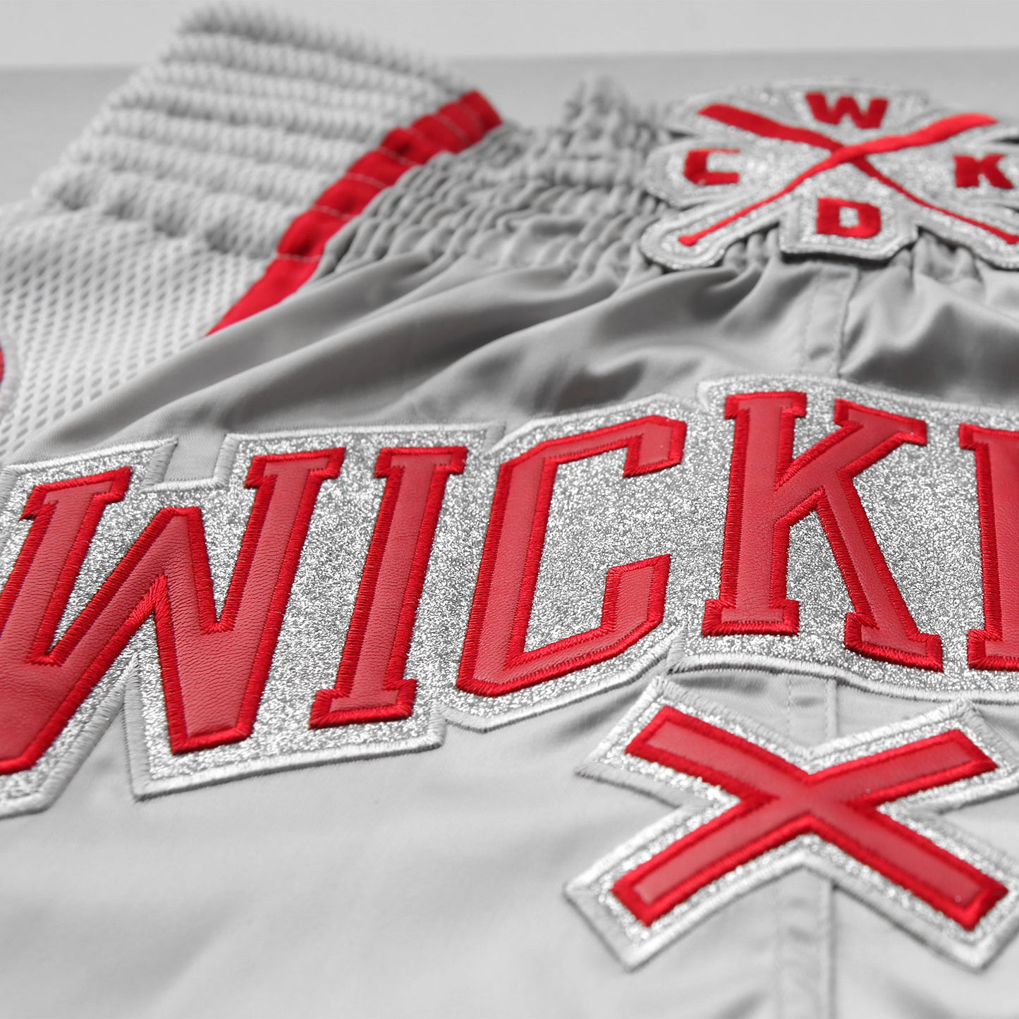 Wicked One Silvery Pantalones de Muay Thai - Blanco/Rojo