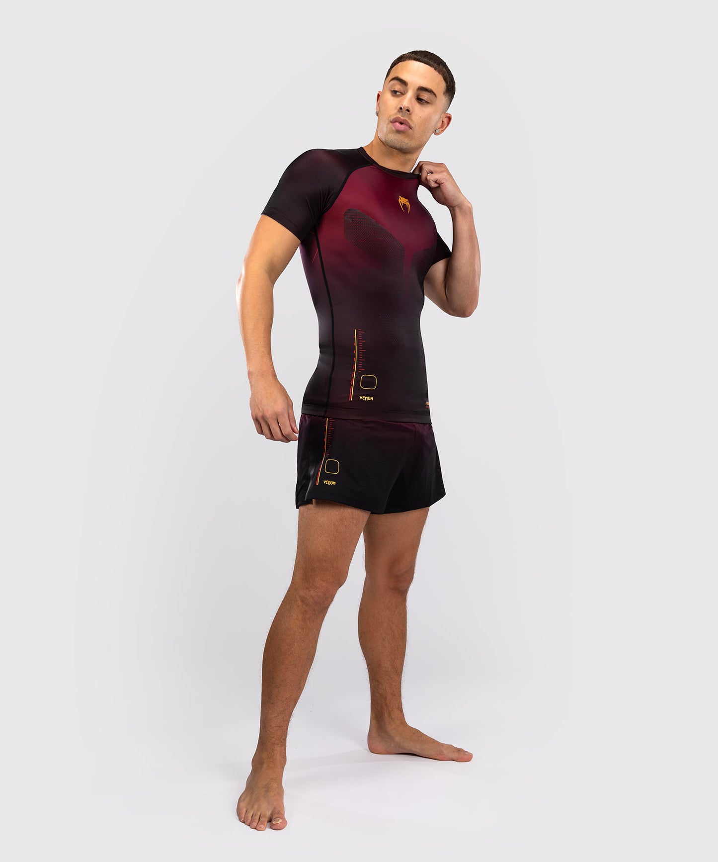 Venum Tactical XT Kurzärmeliger Rashguard für Männer - Schwarz/Burgund/Gold