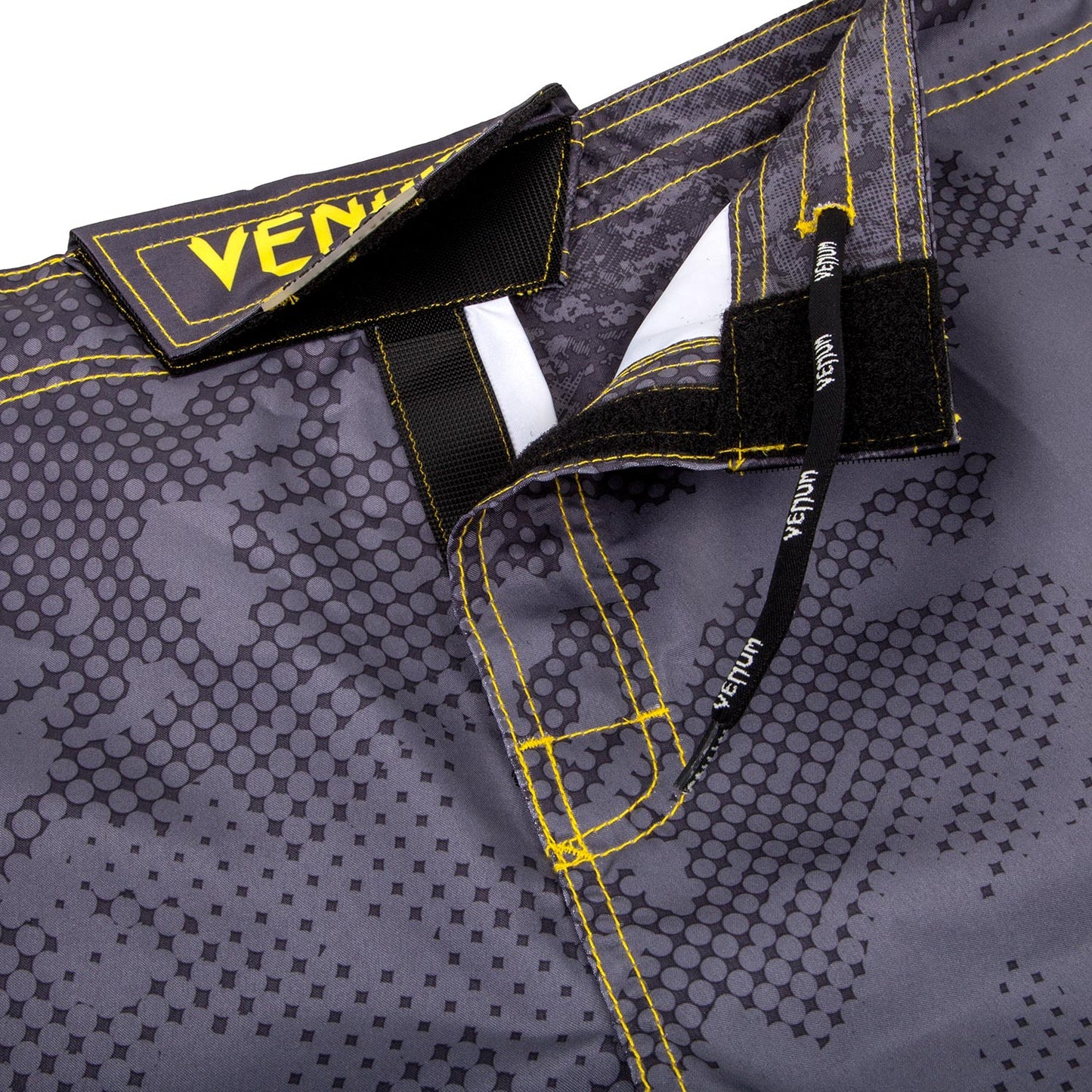 Venum Tramo Fightshorts - Black/Yellow