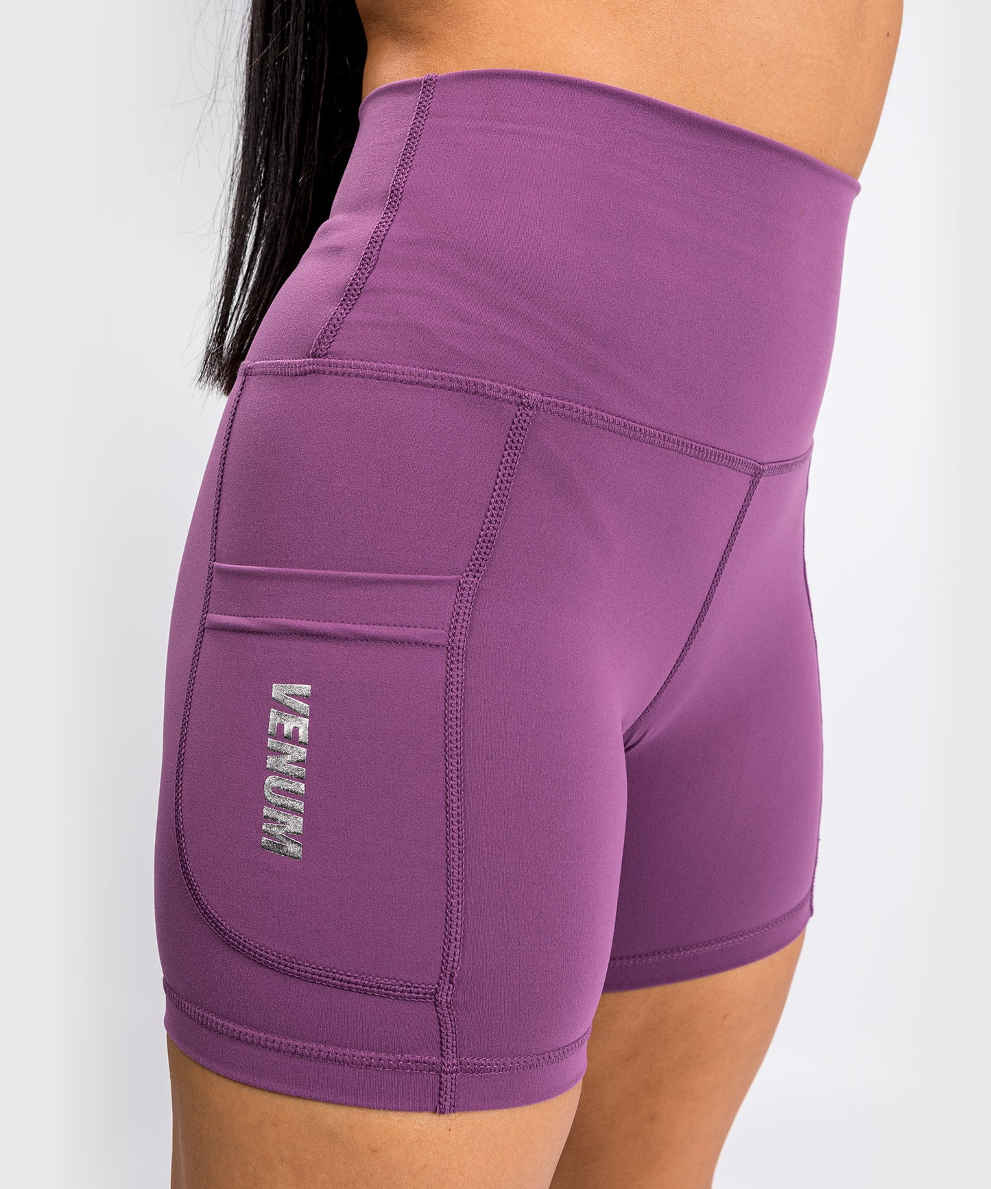 Venum Essential Kompressionsshorts - Dunkle Orchidee/Gebürstetes Silber