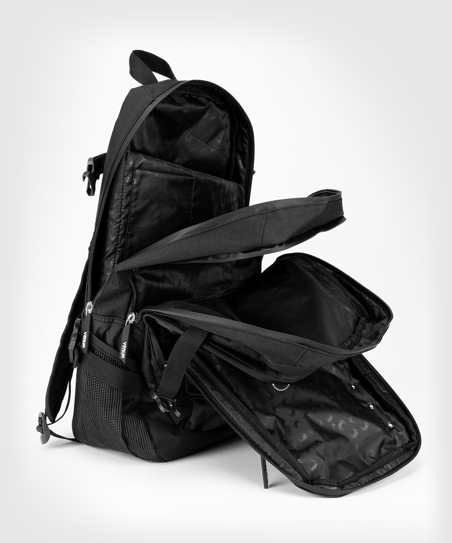 Venum Challenger Pro Evo Mochila (20-25L) – Negro/Blanco
