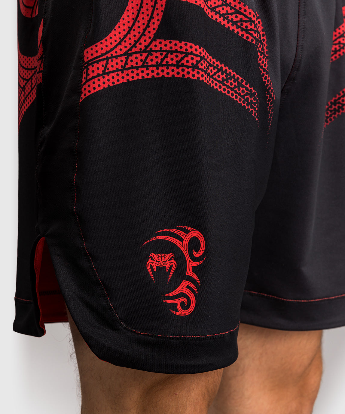 Short de Boxe Venum x Mike Tyson Tiger - Noir Profond/Rouge Intense