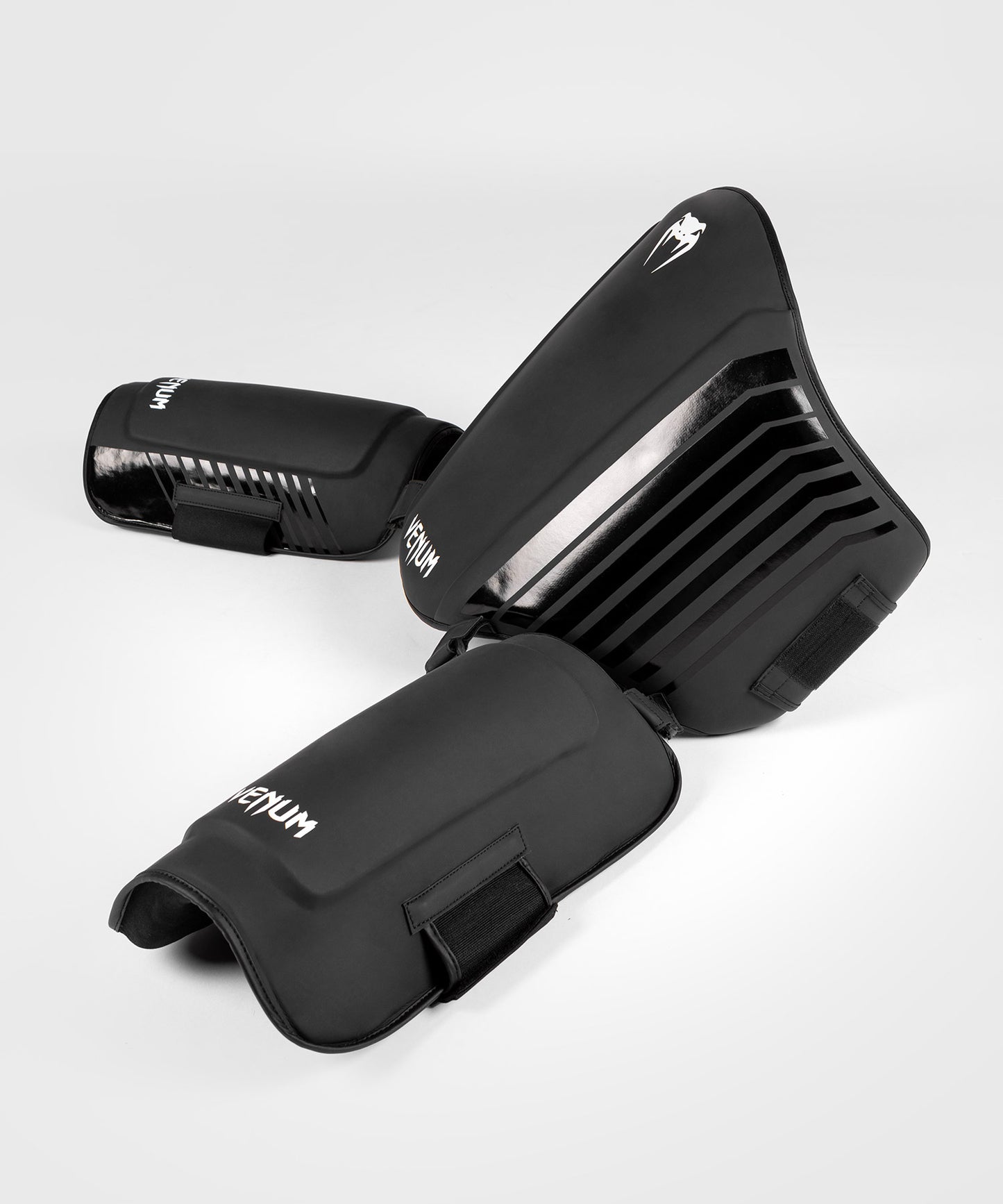 Venum Challenger Paraschiena e Paragambe - Nero/Bianco