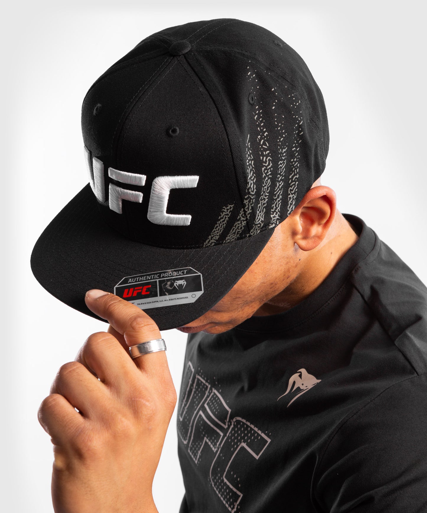 UFC Venum Authentic Fight Night Unisex Walkout Hat - Schwarz