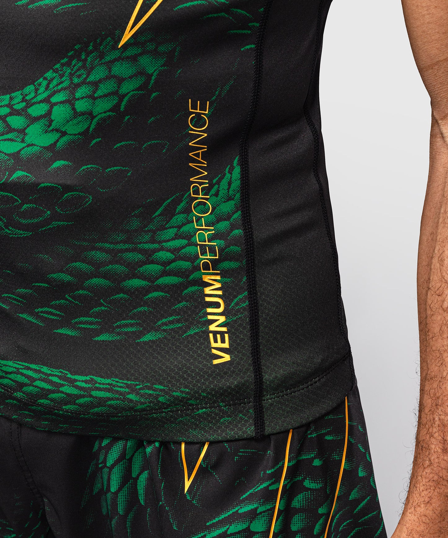 Venum Matupa Kurzarm Rashguard - Schwarz/Grün/Gold