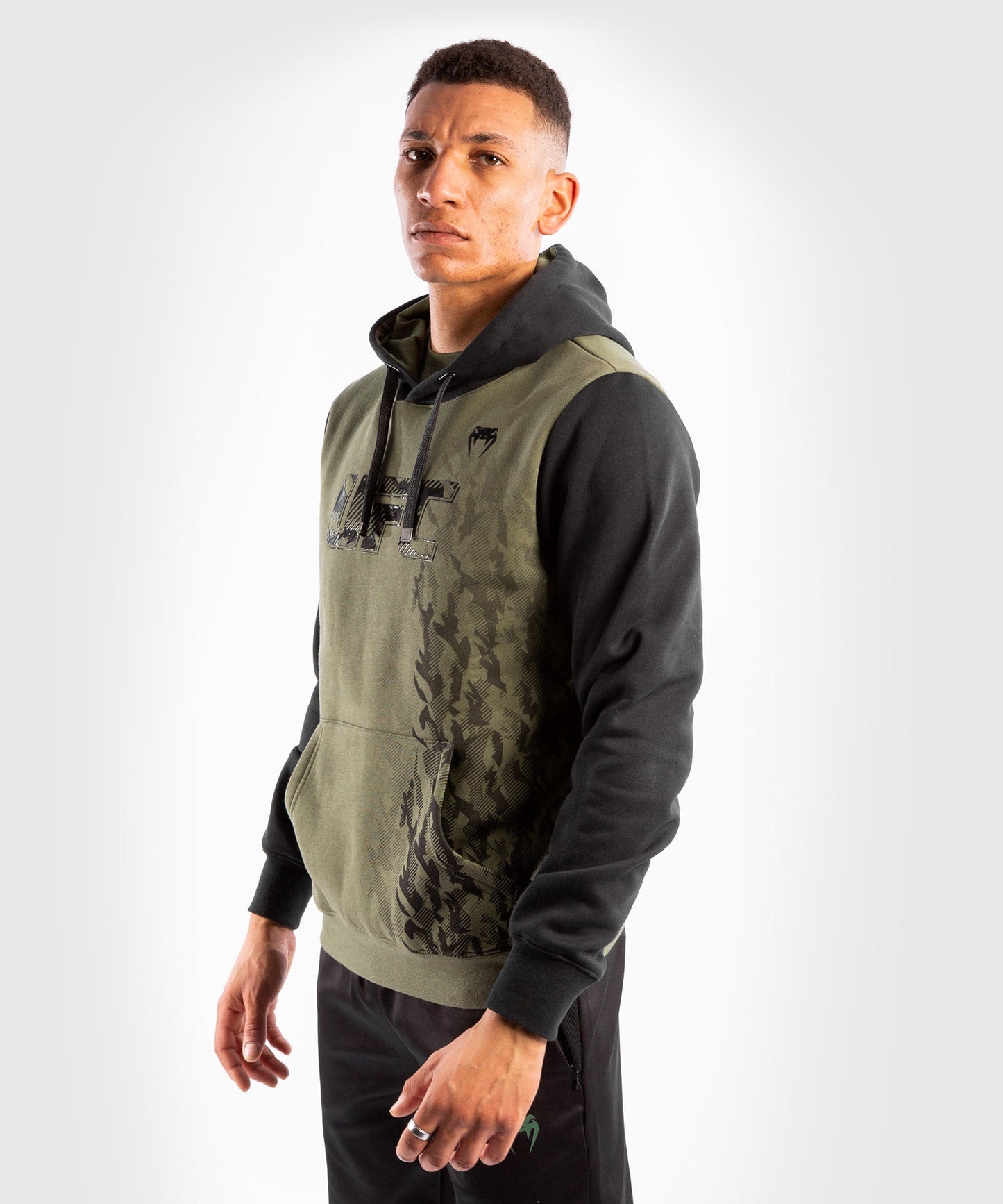 Venum Authentic Fight Week UFC Männer Kapuzenpullover - Khaki
