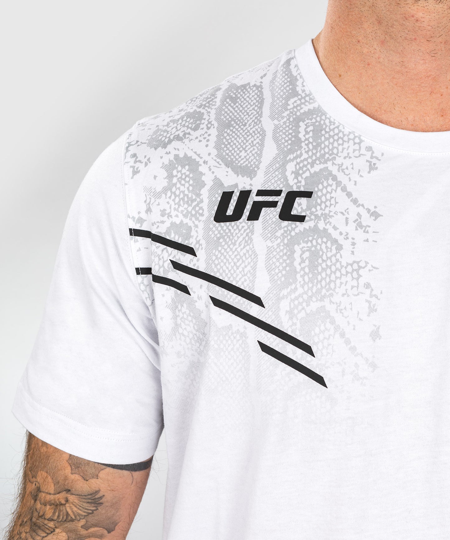 UFC Adrenaline by Venum Replica Kurzarm-T-Shirt für Männer - Weiß