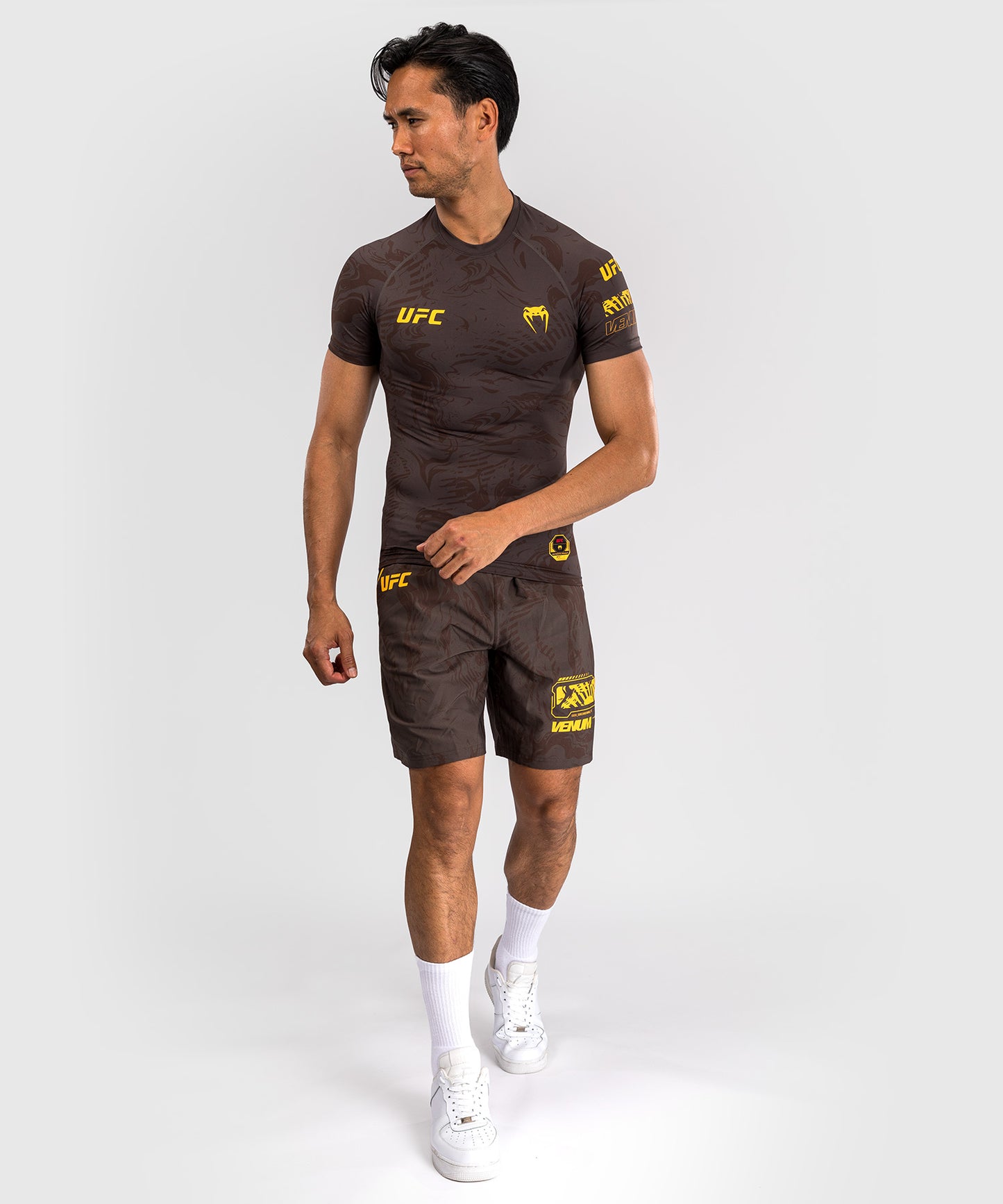 Rashguard Performance à Manches Courtes pour Hommes UFC Fusion by Venum Fight Week - Marron Terrestre