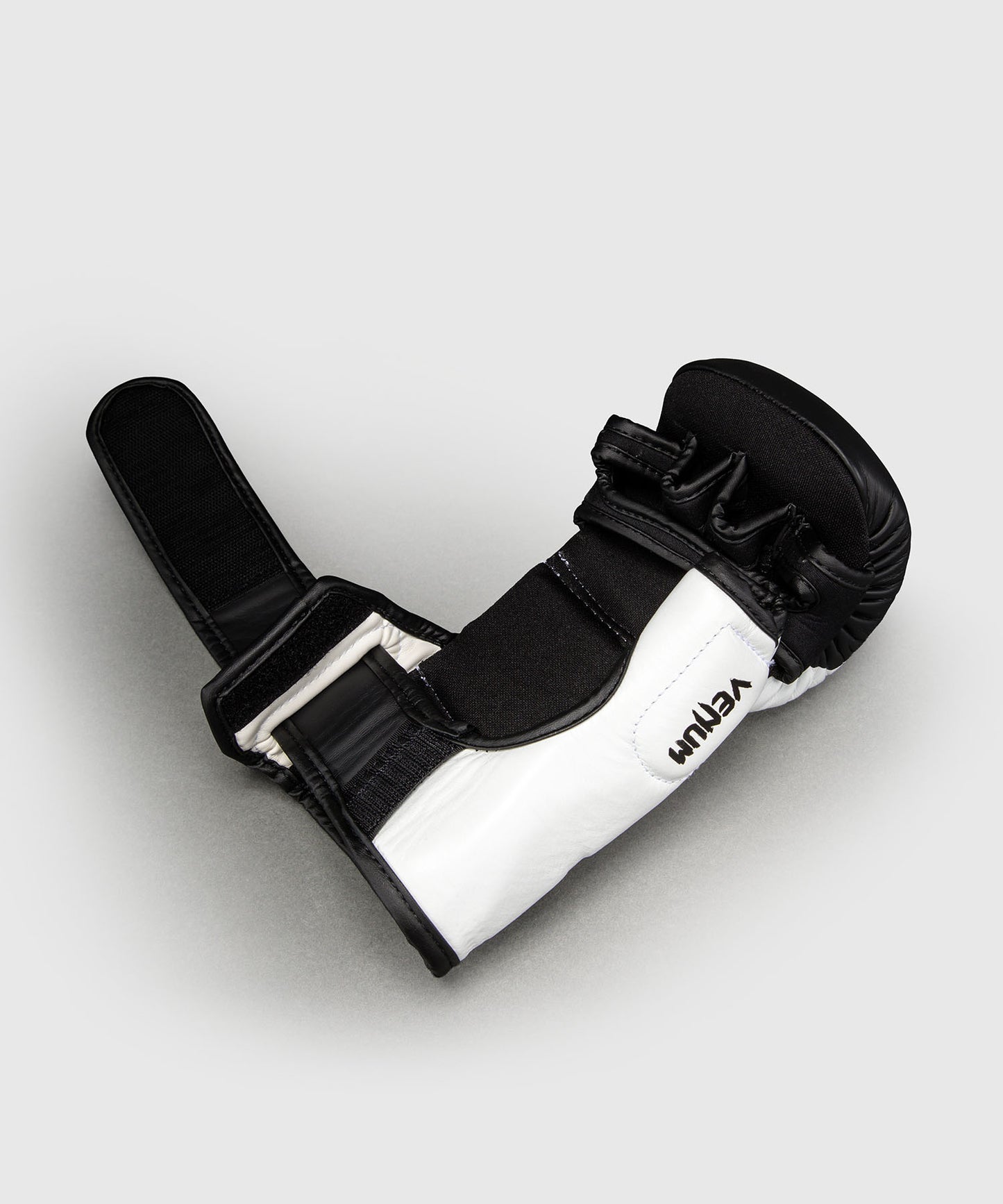 Gants de Sparring en Cuir Venum Attack 2.0 – Noir/Blanc